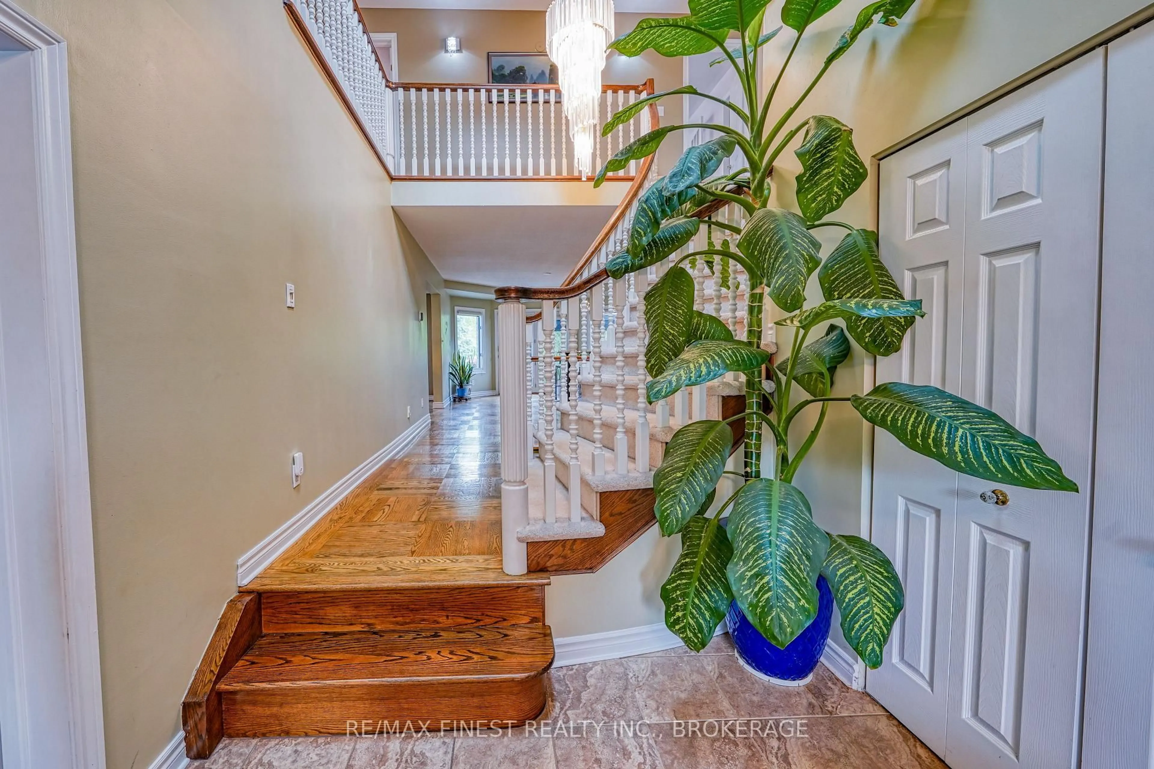 Indoor entryway for 1082 Caitlin Cres, Kingston Ontario K7P 2S4