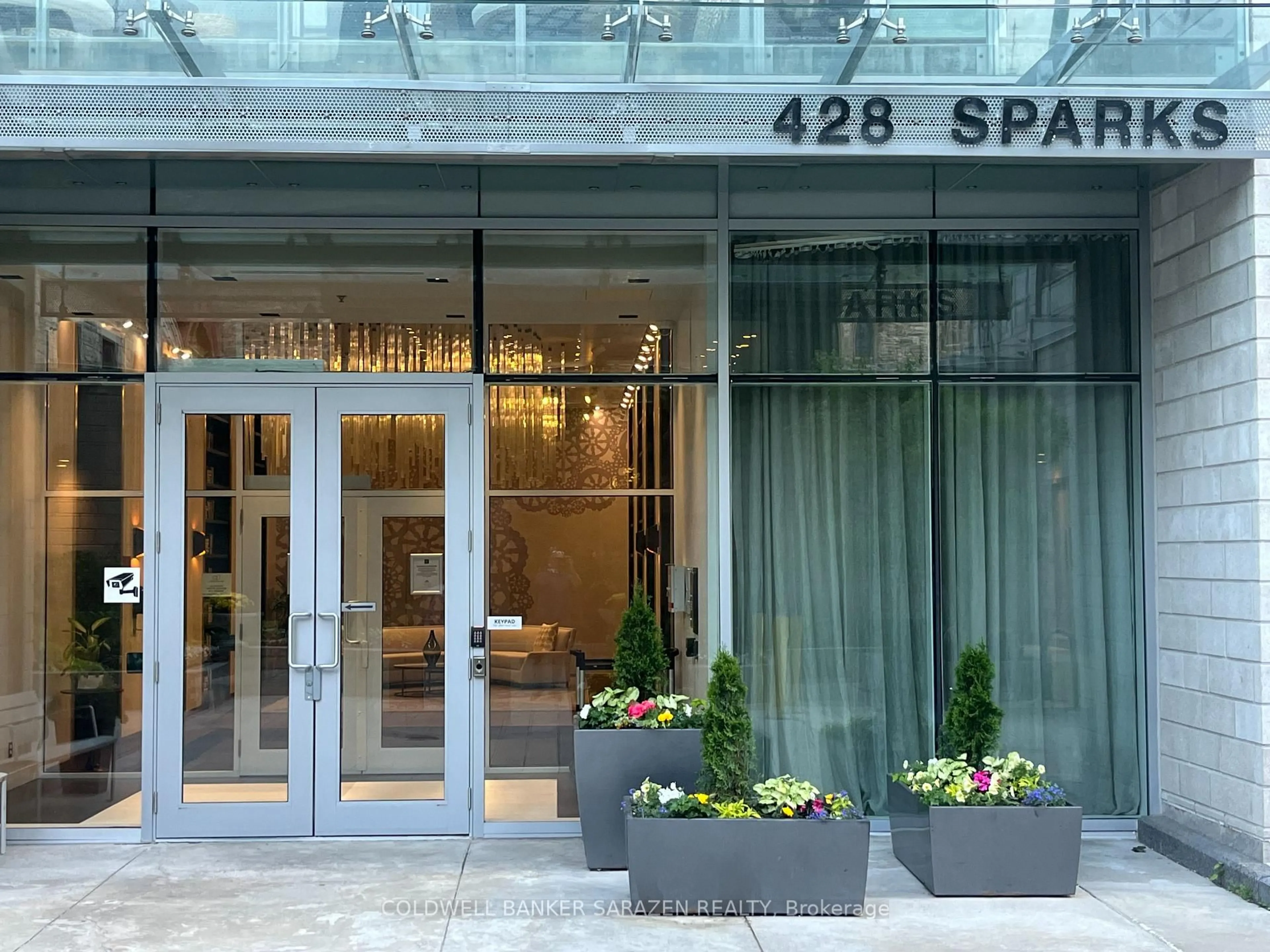 Indoor foyer for 428 Sparks St #1501, Ottawa Ontario K1R 0B3