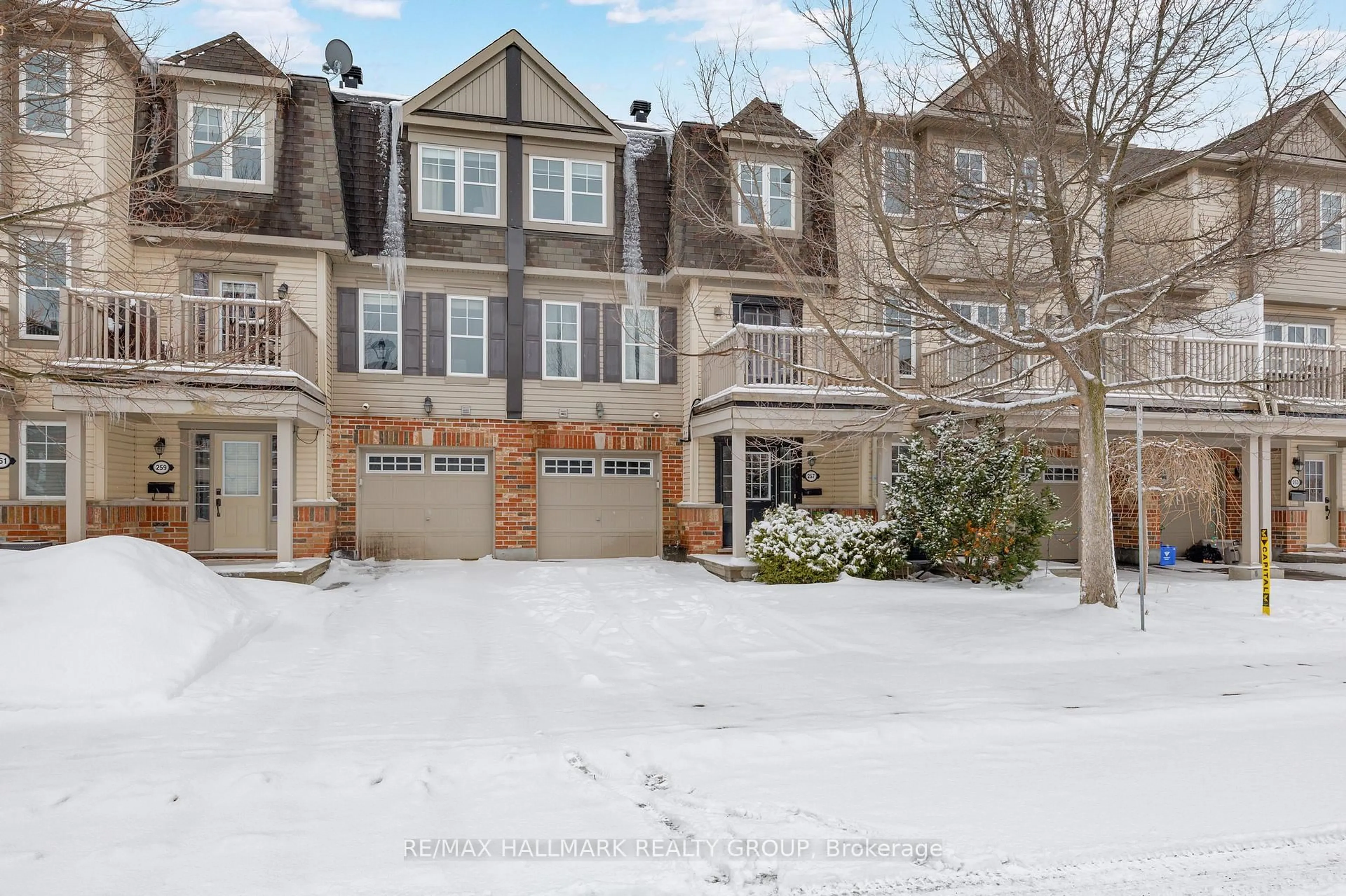 A pic from outside/outdoor area/front of a property/back of a property/a pic from drone, street for 257 Aquilo Cres, Ottawa Ontario K2S 0L9