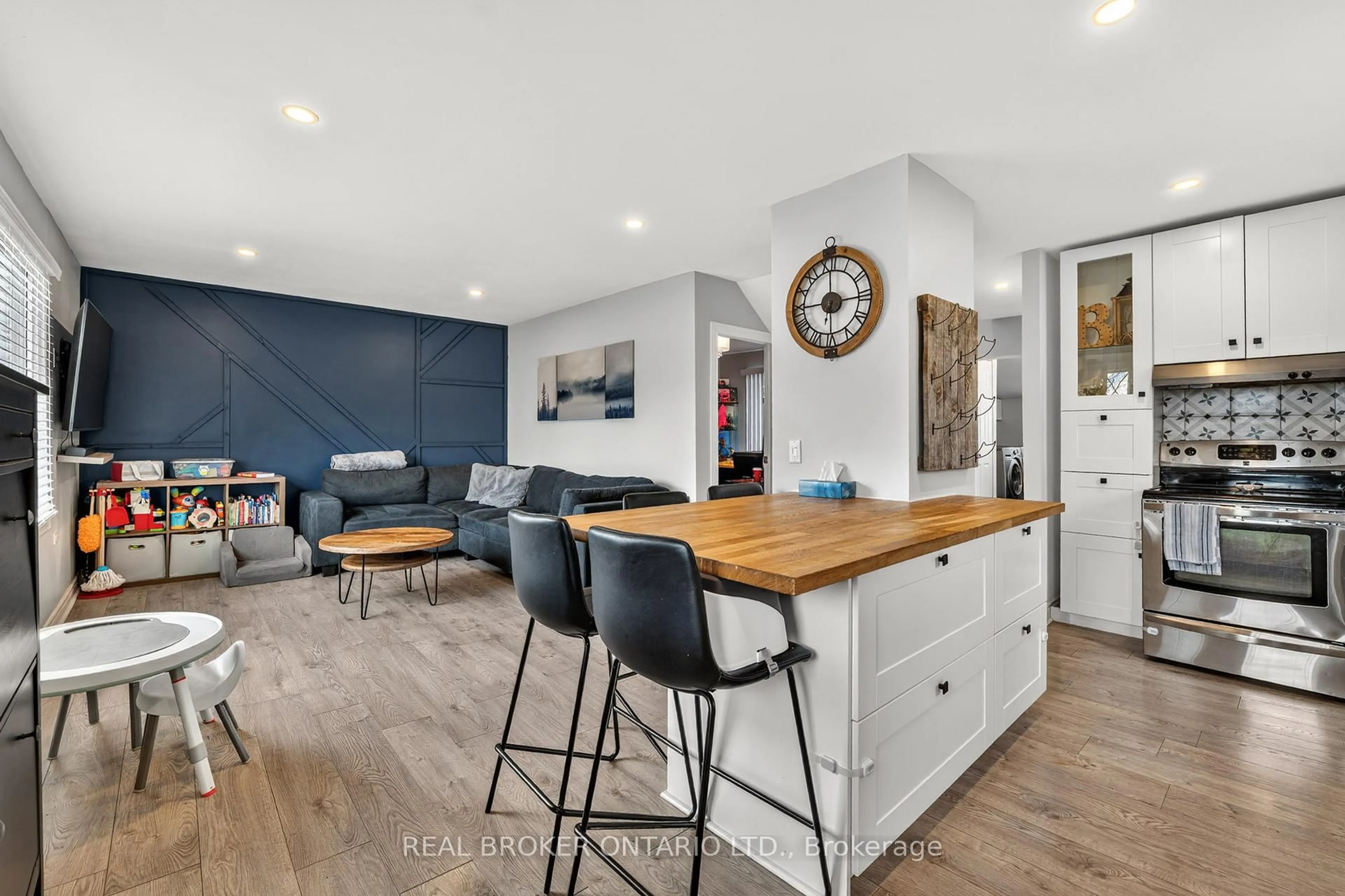 Open concept kitchen, unknown for 325 Crowland Ave, Welland Ontario L3B 1X5