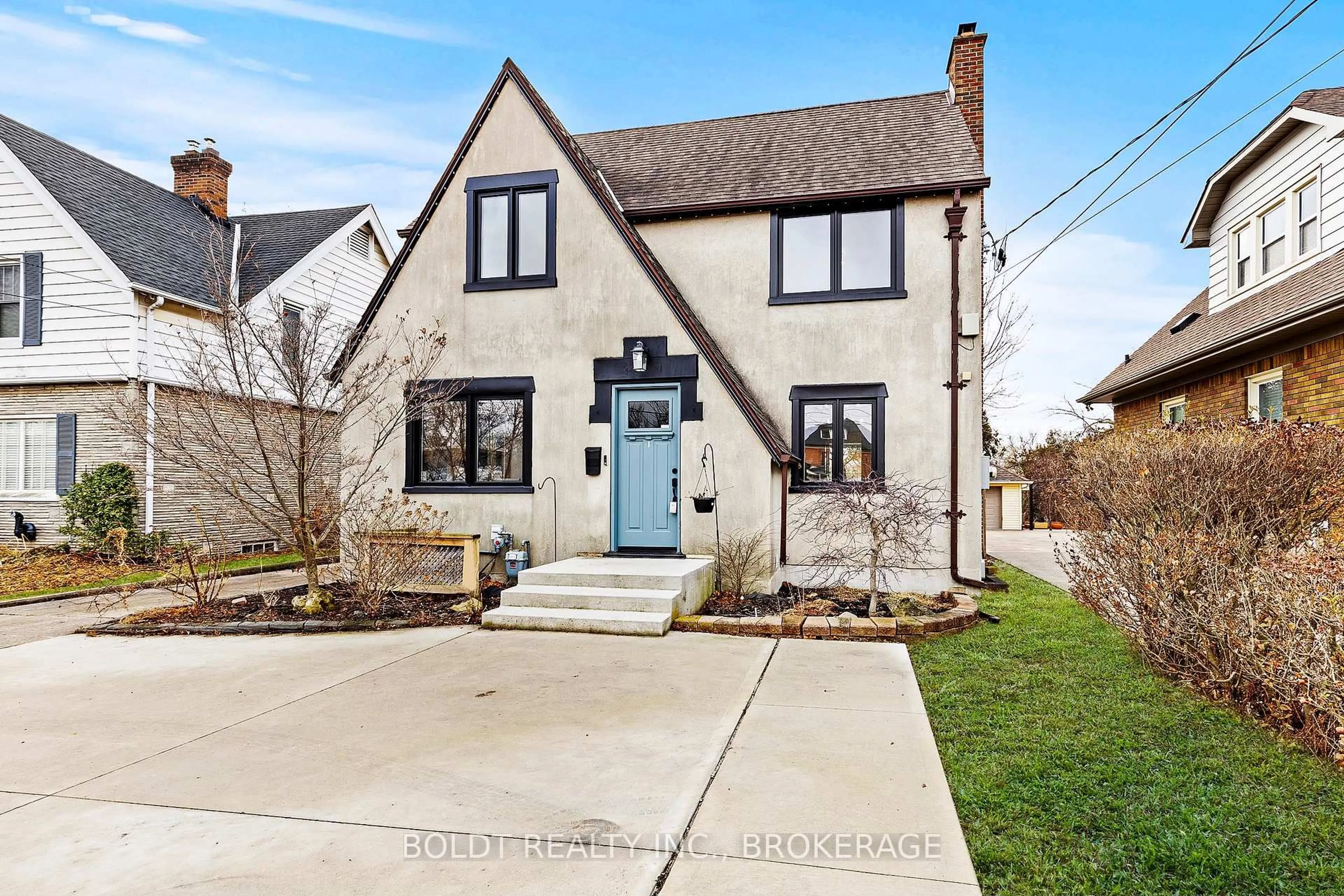 Home with brick exterior material, street for 322 Queenston St, St. Catharines Ontario L2P 2X7