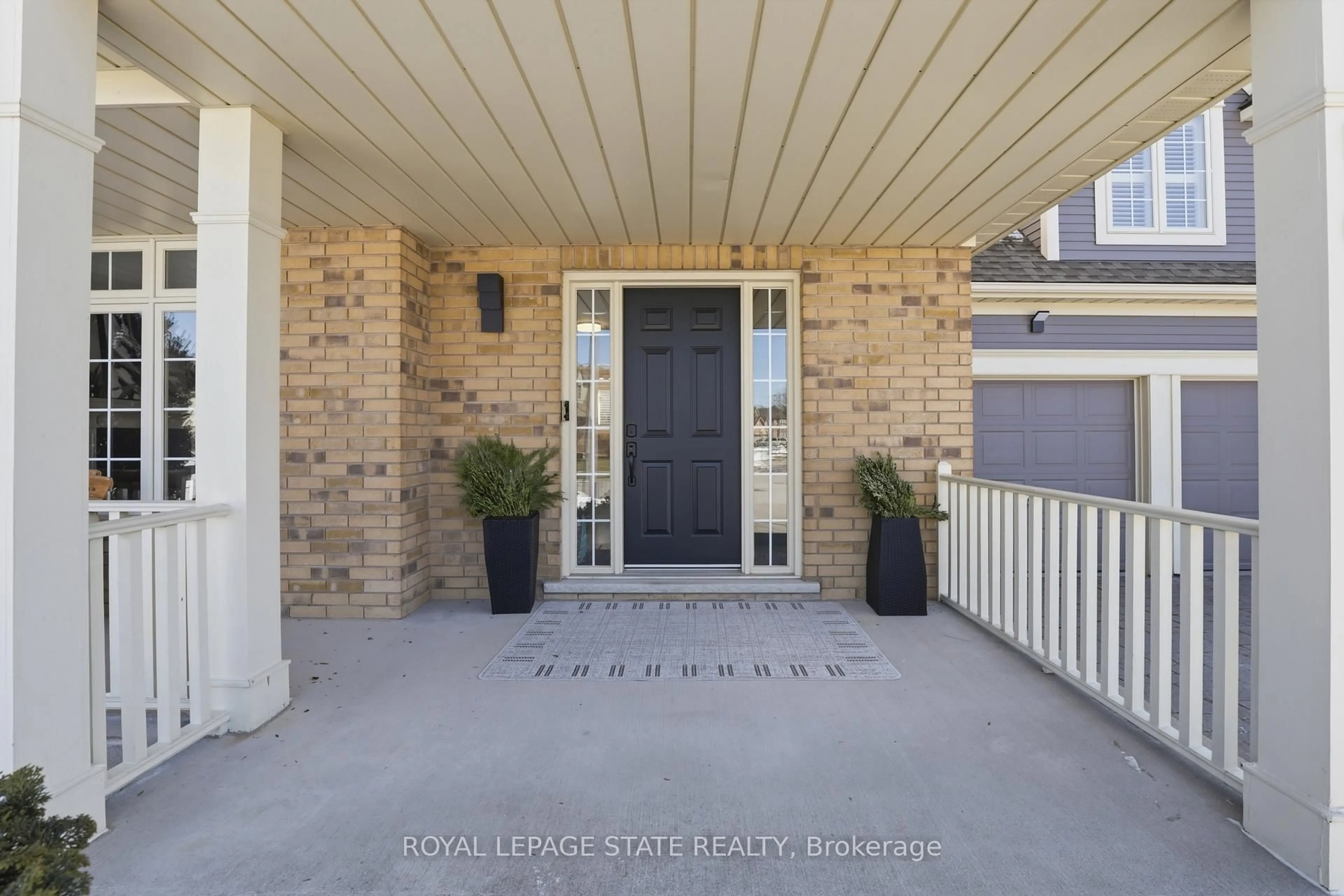 Indoor entryway for 56 MCCAFFERY Cres, St. Catharines Ontario L2S 3Z5