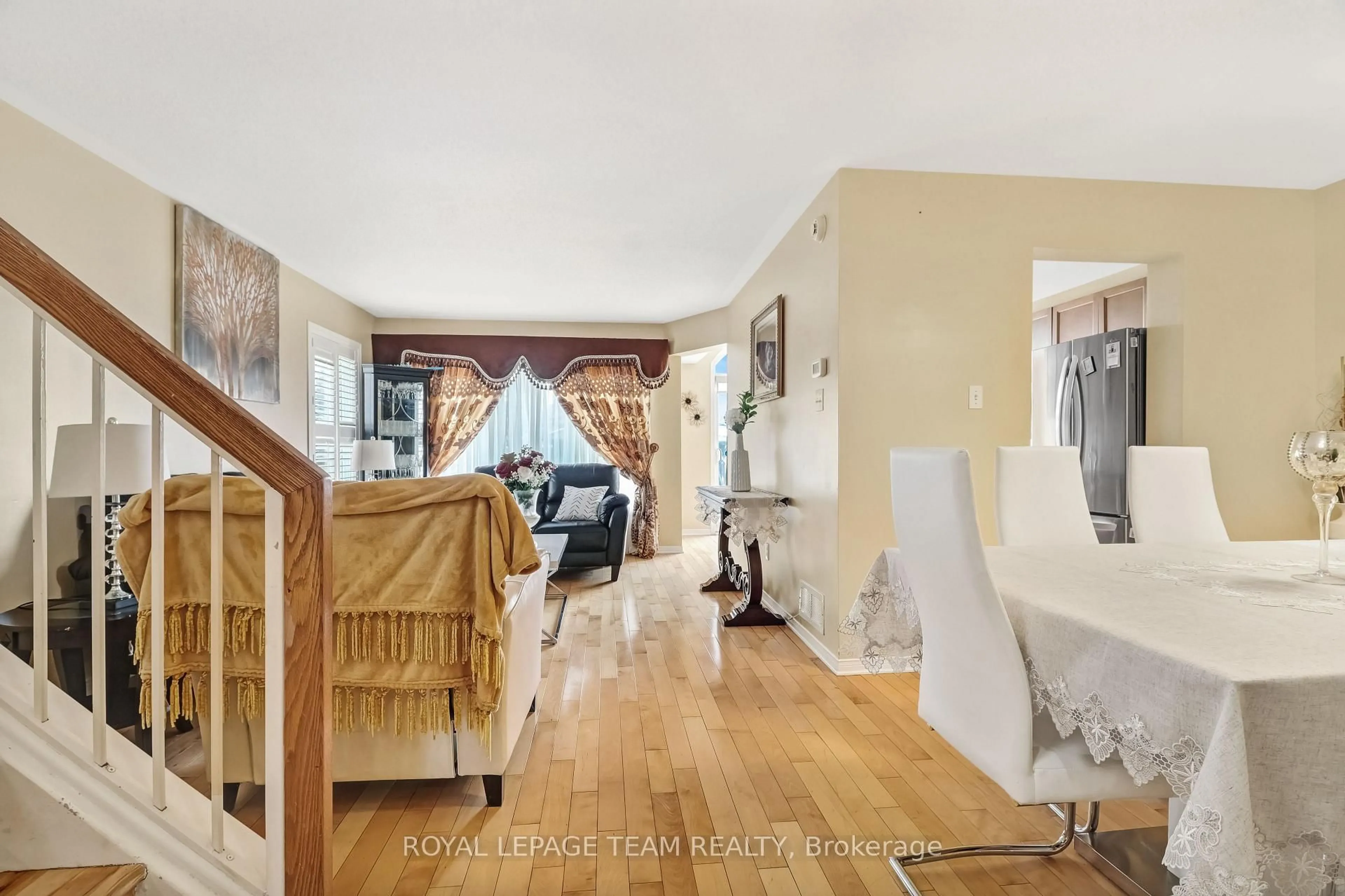 Indoor foyer for 2362 Bois Vert Pl, Ottawa Ontario K4A 4V1