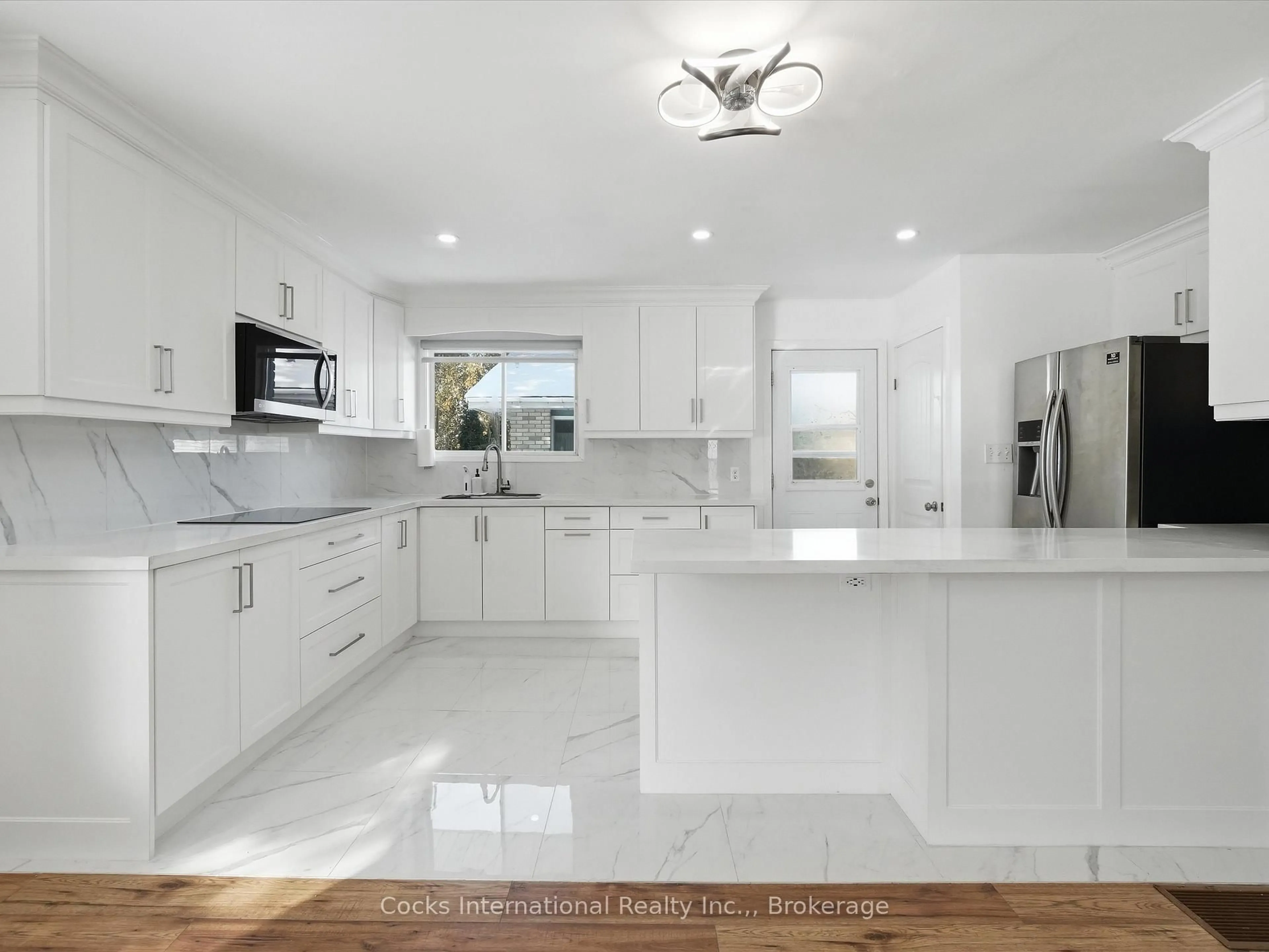 Contemporary kitchen, ceramic/tile floor for 36 Susan St, Huntsville Ontario P1H 1X2