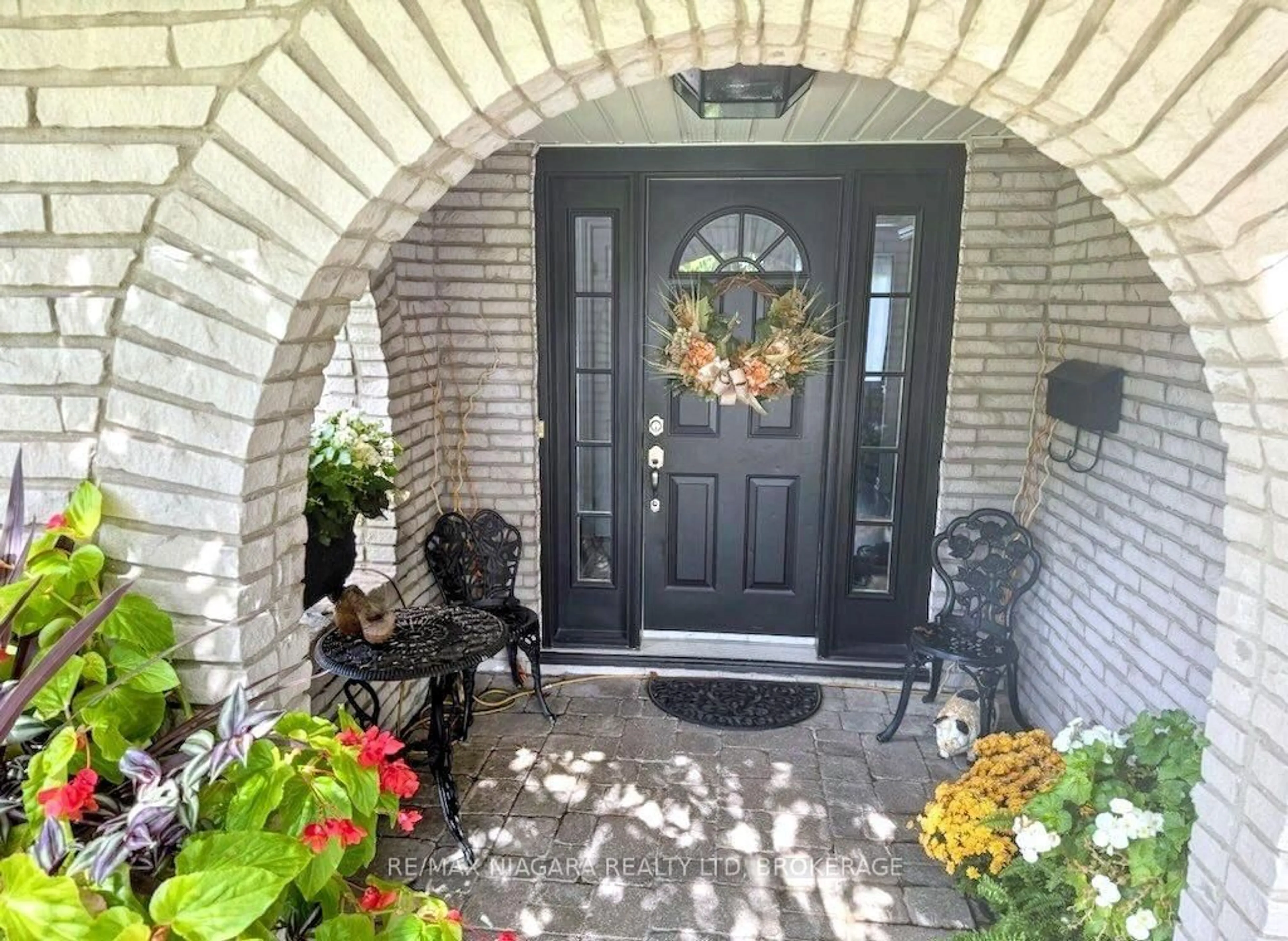 Indoor entryway for 7013 Glengowan Cres, Niagara Falls Ontario L2J 3R7