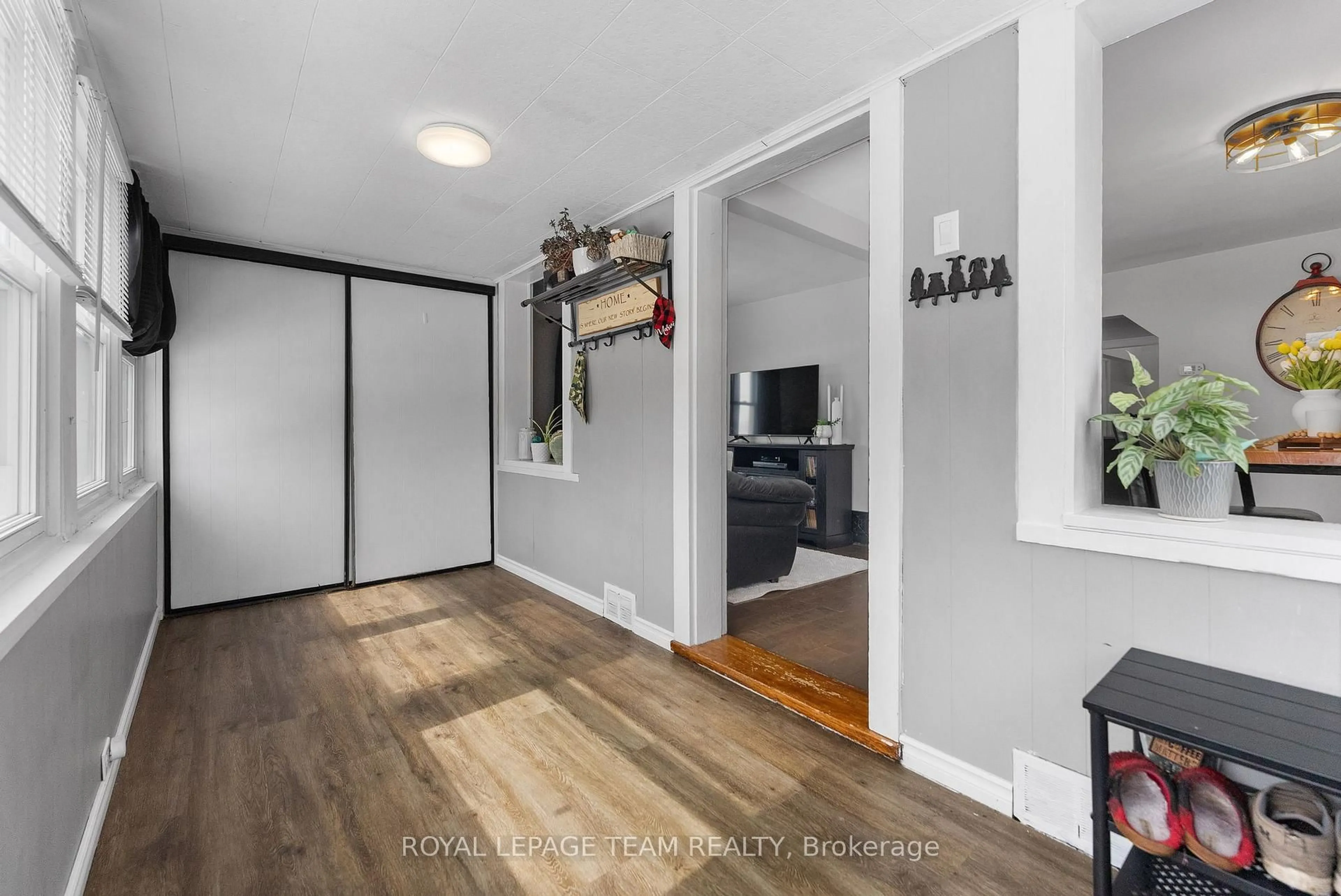 Indoor entryway for 253 Mclean St, Renfrew Ontario K7V 1A9