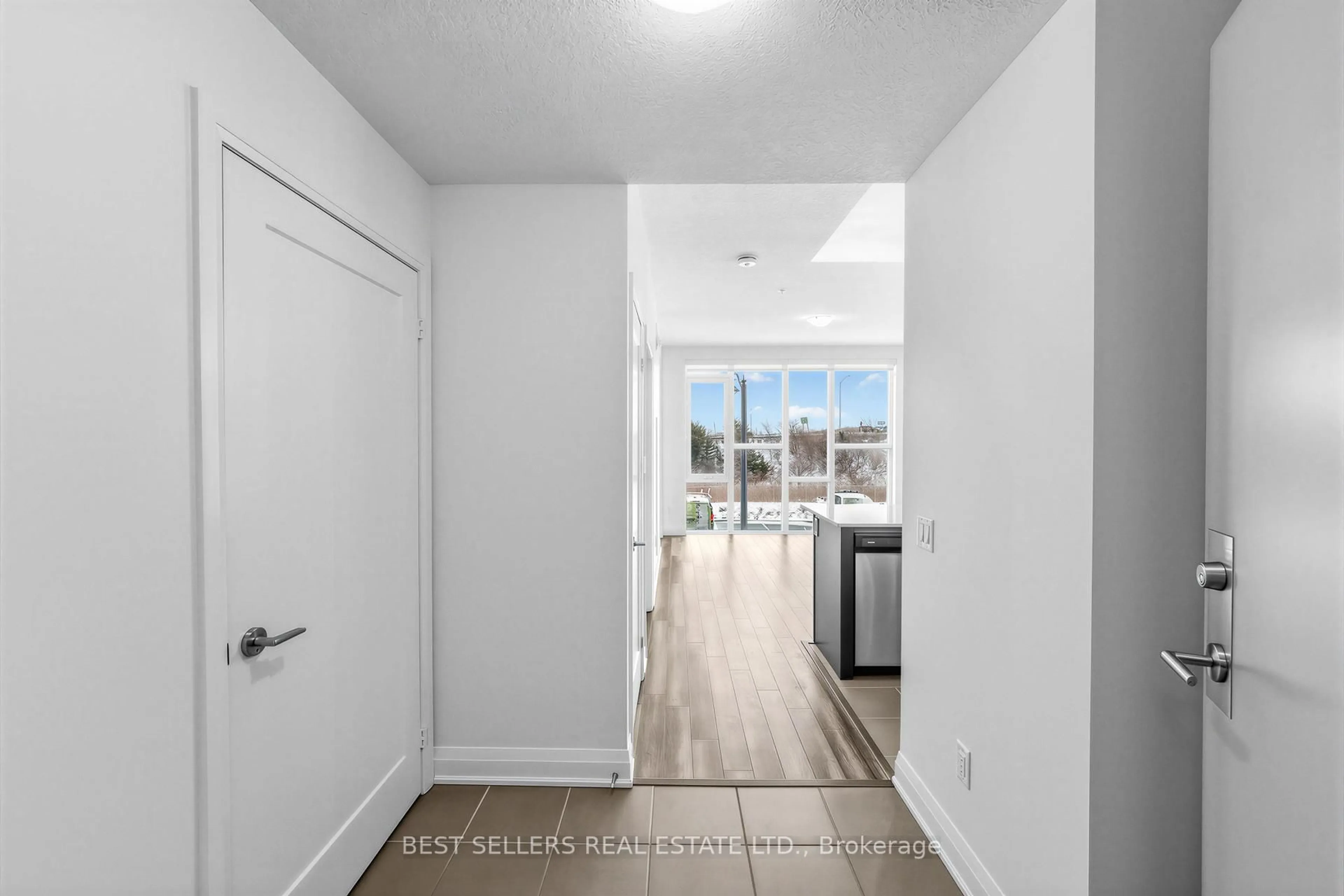 Indoor entryway for 16 Concord Pl #220, Grimsby Ontario L3M 0J1