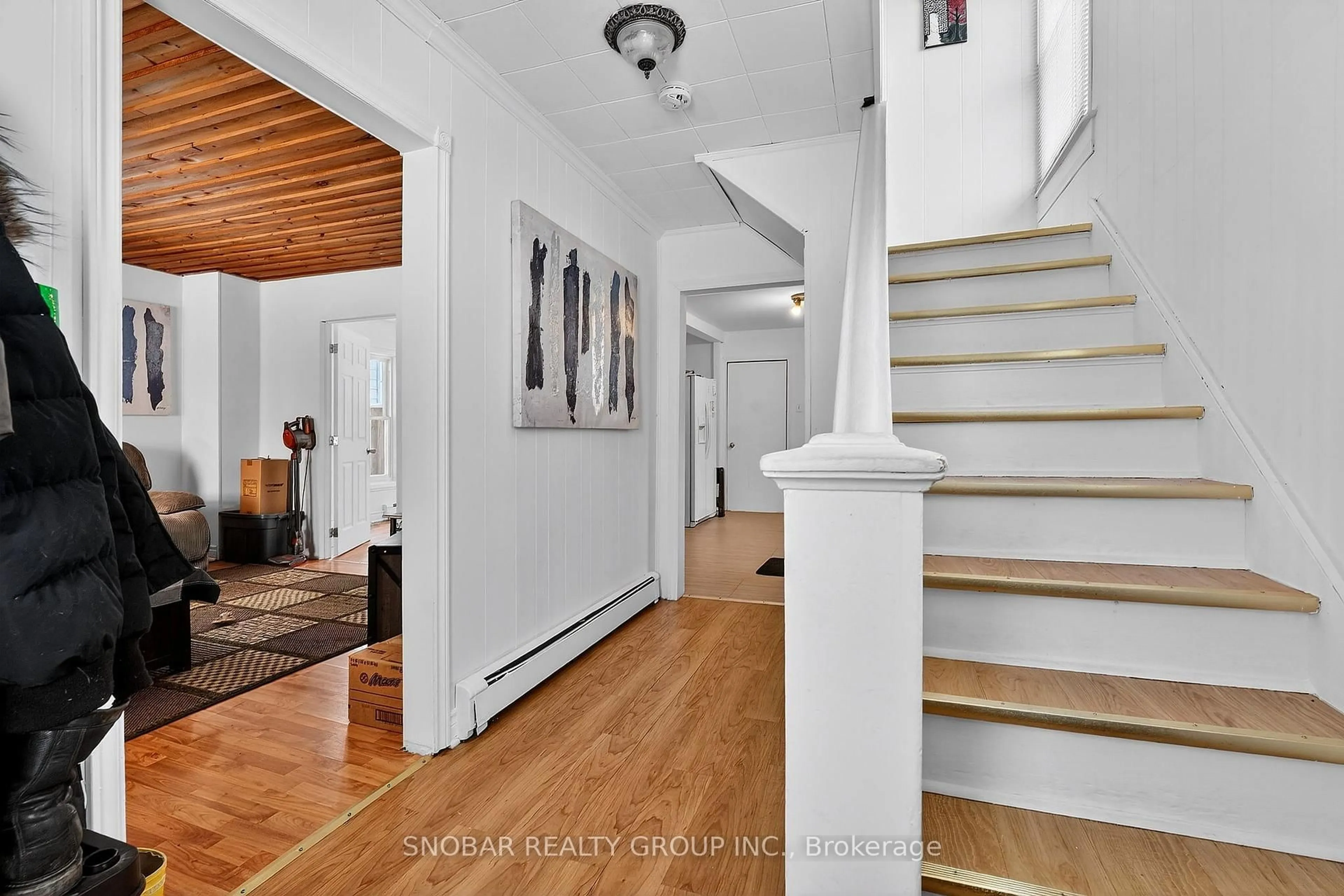 Indoor entryway for 314 BELL St, Port Colborne Ontario L3K 1J6