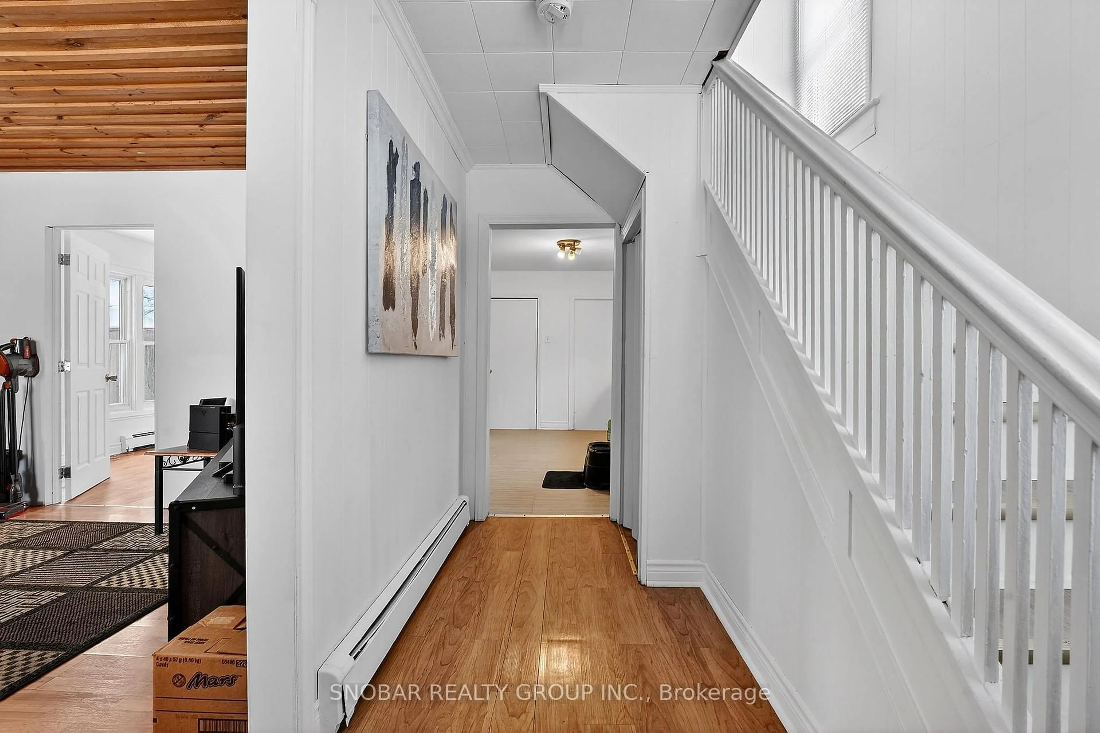 Indoor entryway for 314 BELL St, Port Colborne Ontario L3K 1J6