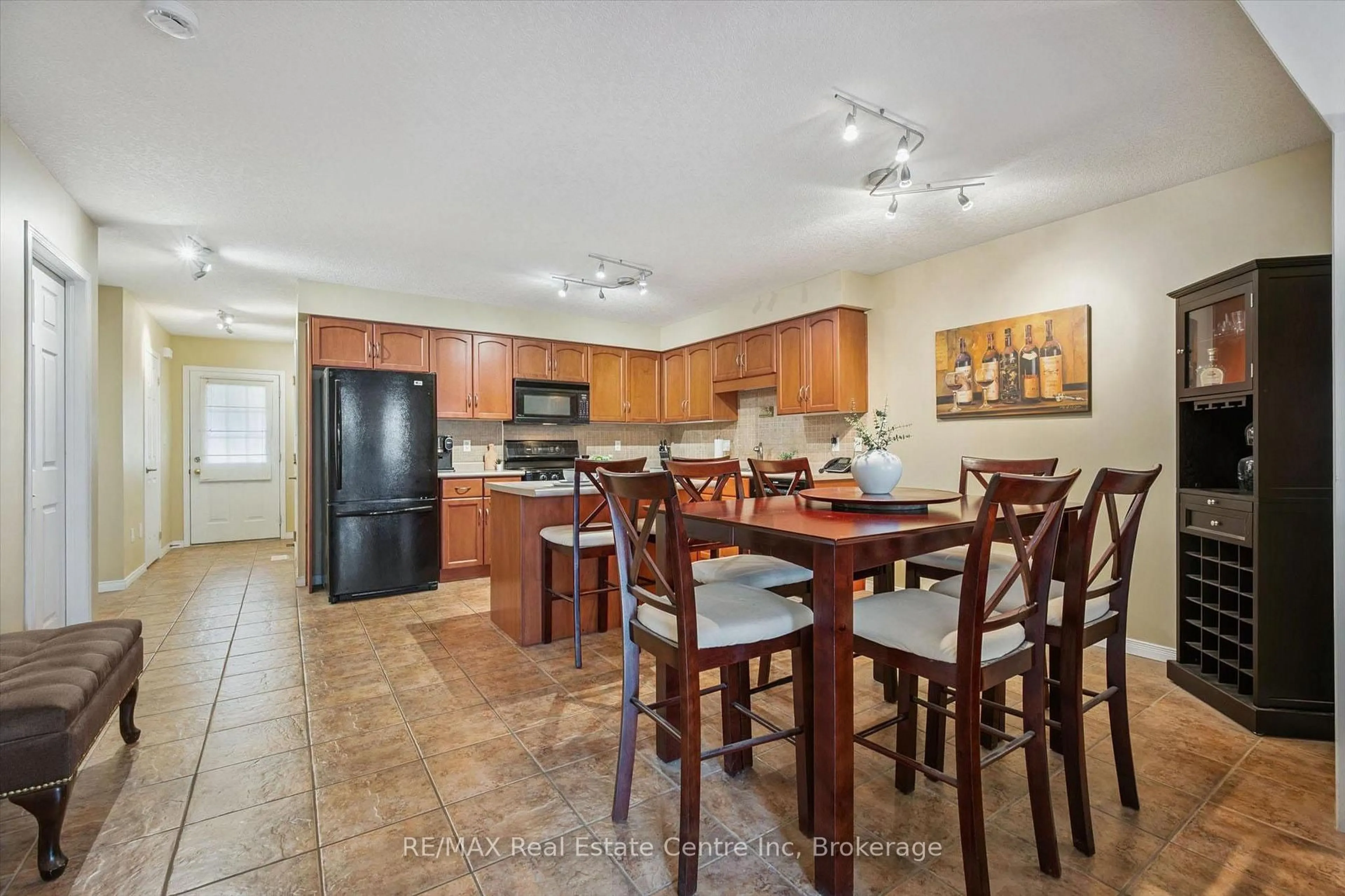 Open concept kitchen, ceramic/tile floor for 210 DAWN Ave #38, Guelph Ontario N1G 5L5