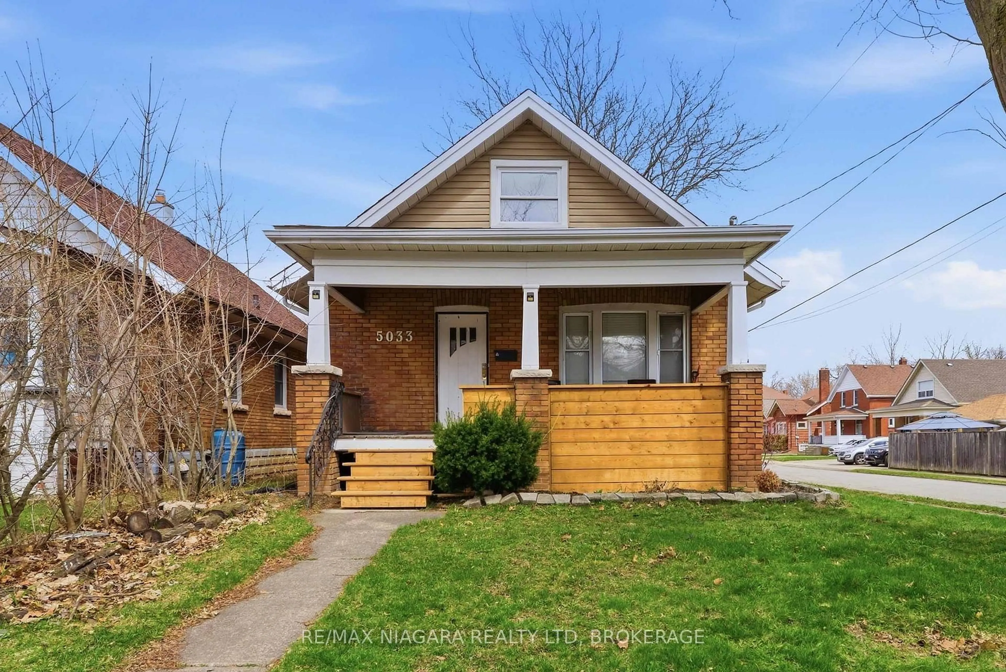 Home with brick exterior material, street for 5033 Willmott St, Niagara Falls Ontario L2E 2A2