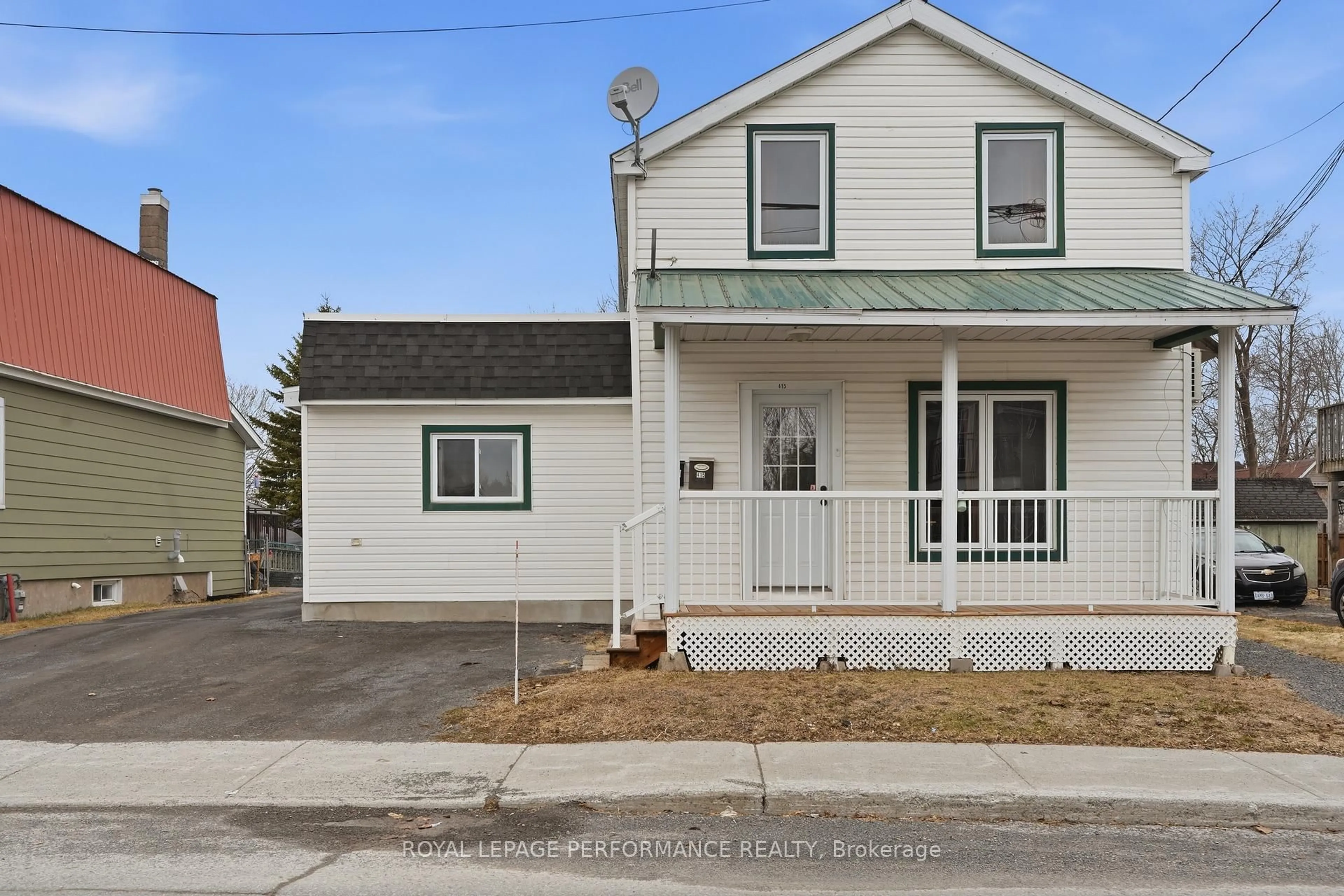 Home with vinyl exterior material, street for 415-417 Higginson St, Hawkesbury Ontario K6A 1G8