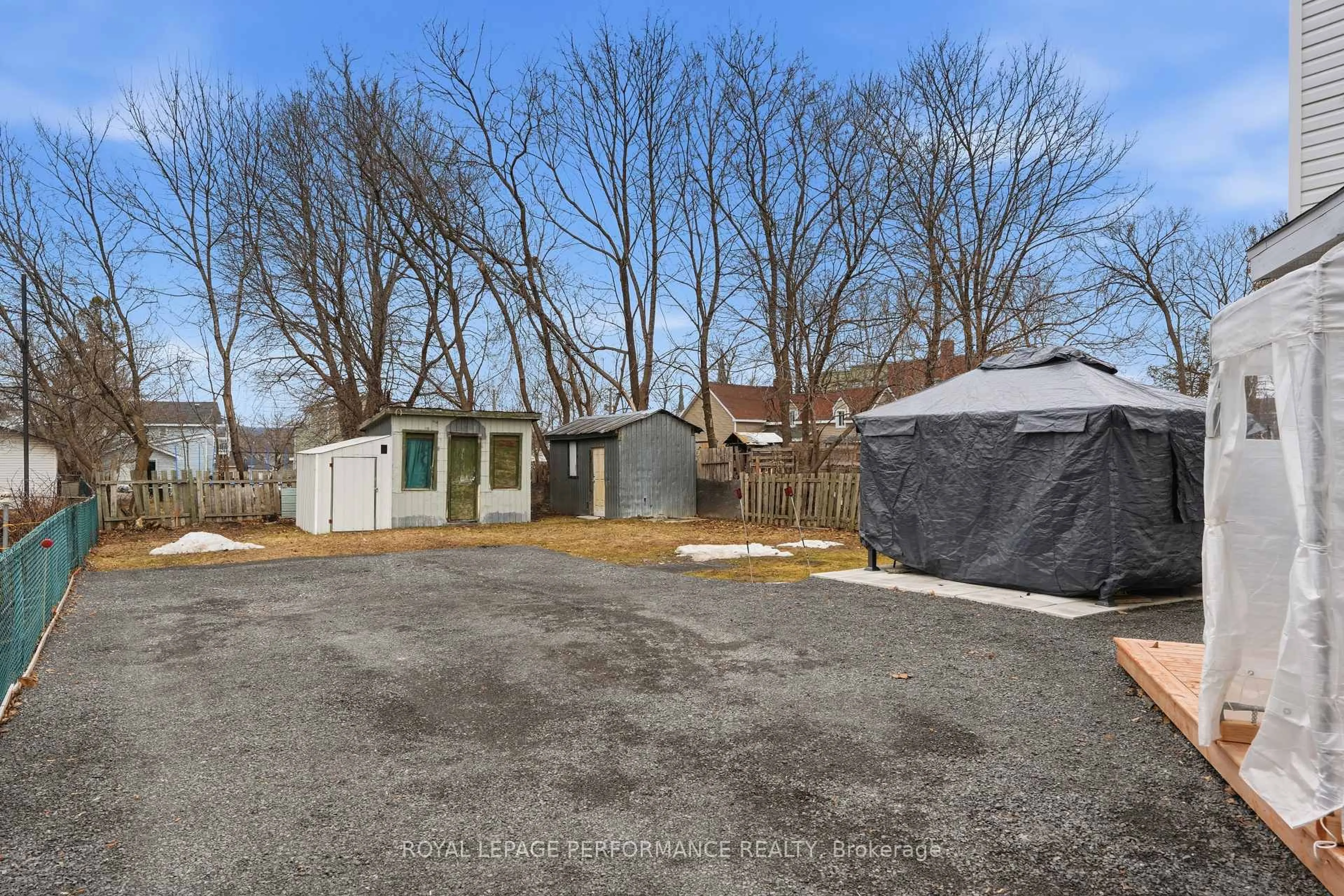 Unknown for 415-417 Higginson St, Hawkesbury Ontario K6A 1G8