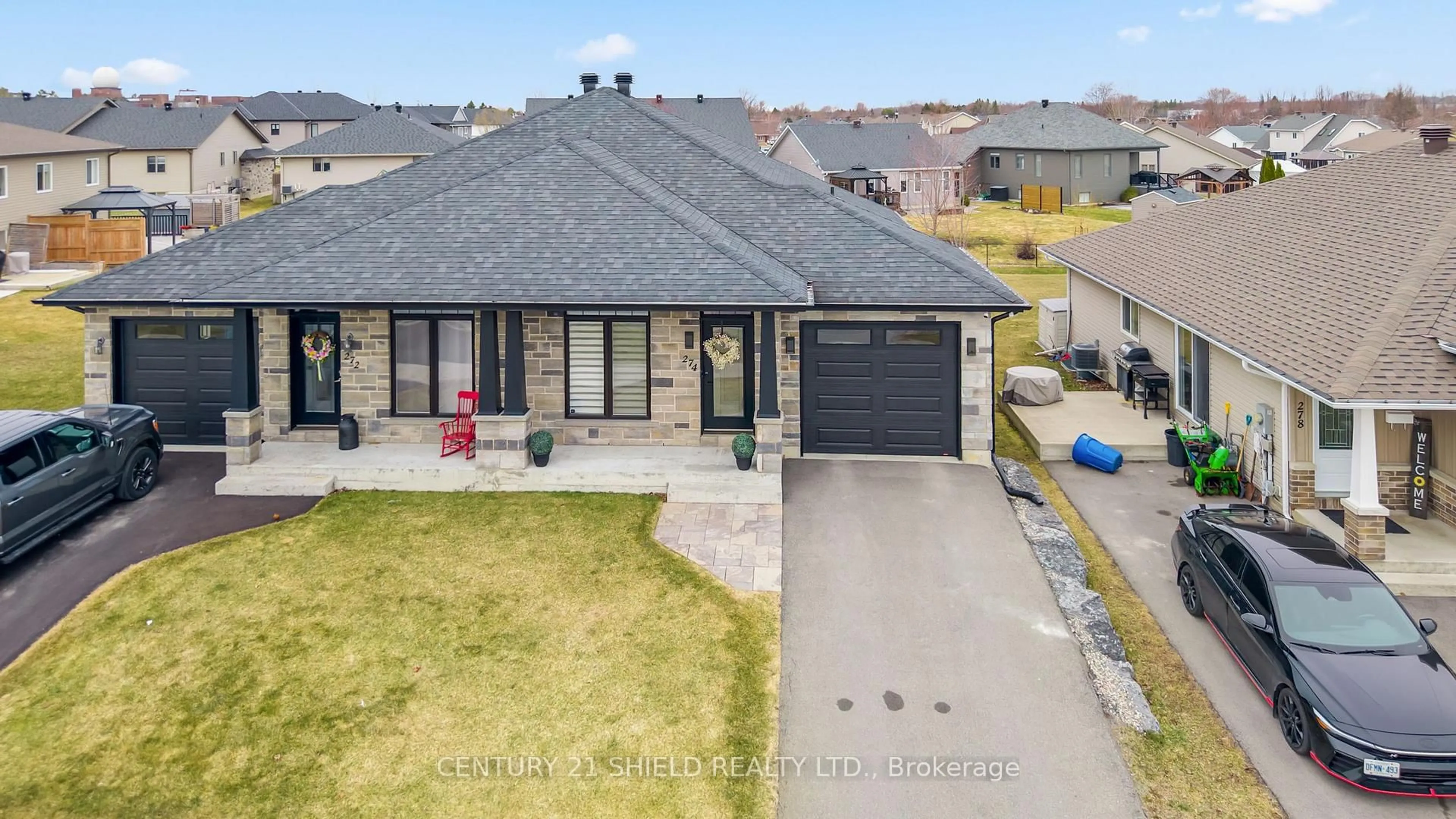 A pic from outside/outdoor area/front of a property/back of a property/a pic from drone, street for 274 East Ridge Dr, Cornwall Ontario K6H 0H5
