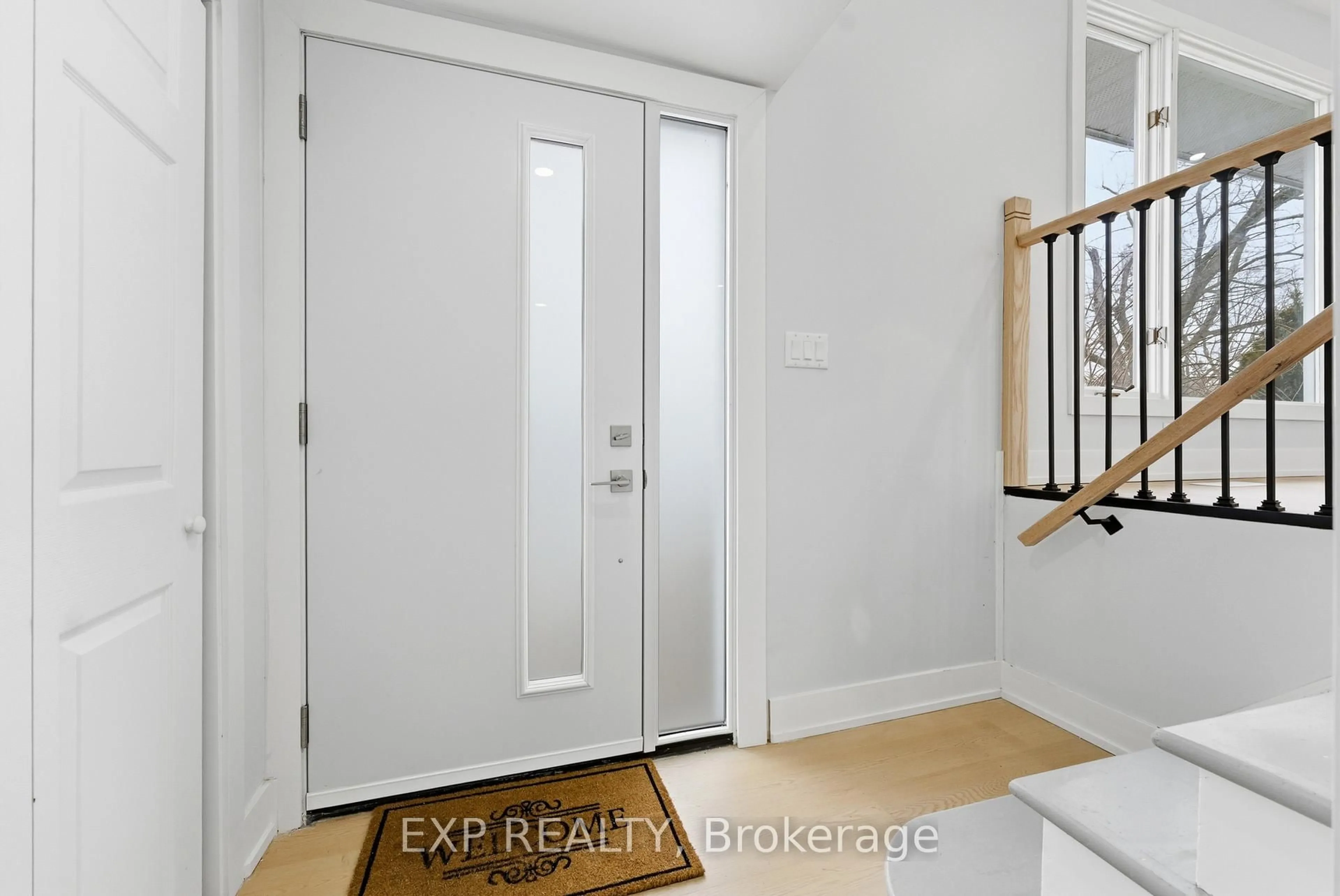 Indoor entryway for 19 Alfred Dr, Belleville Ontario K8N 4M6