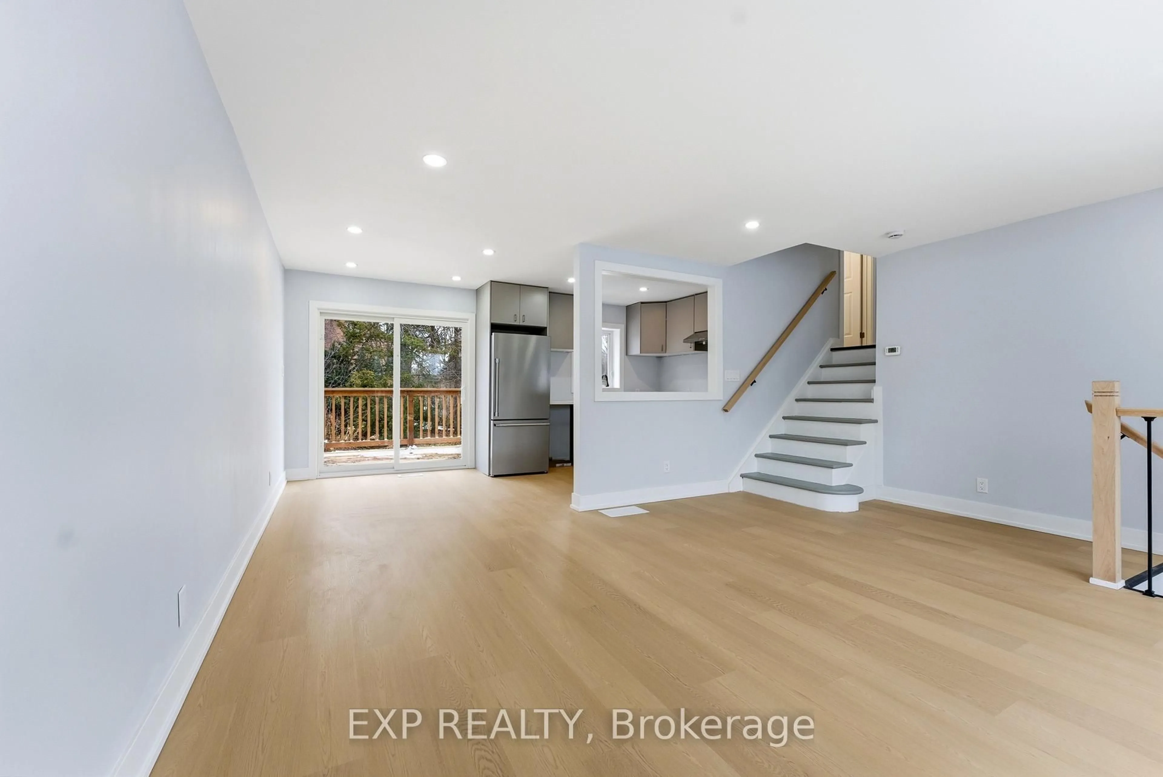 Indoor entryway for 19 Alfred Dr, Belleville Ontario K8N 4M6