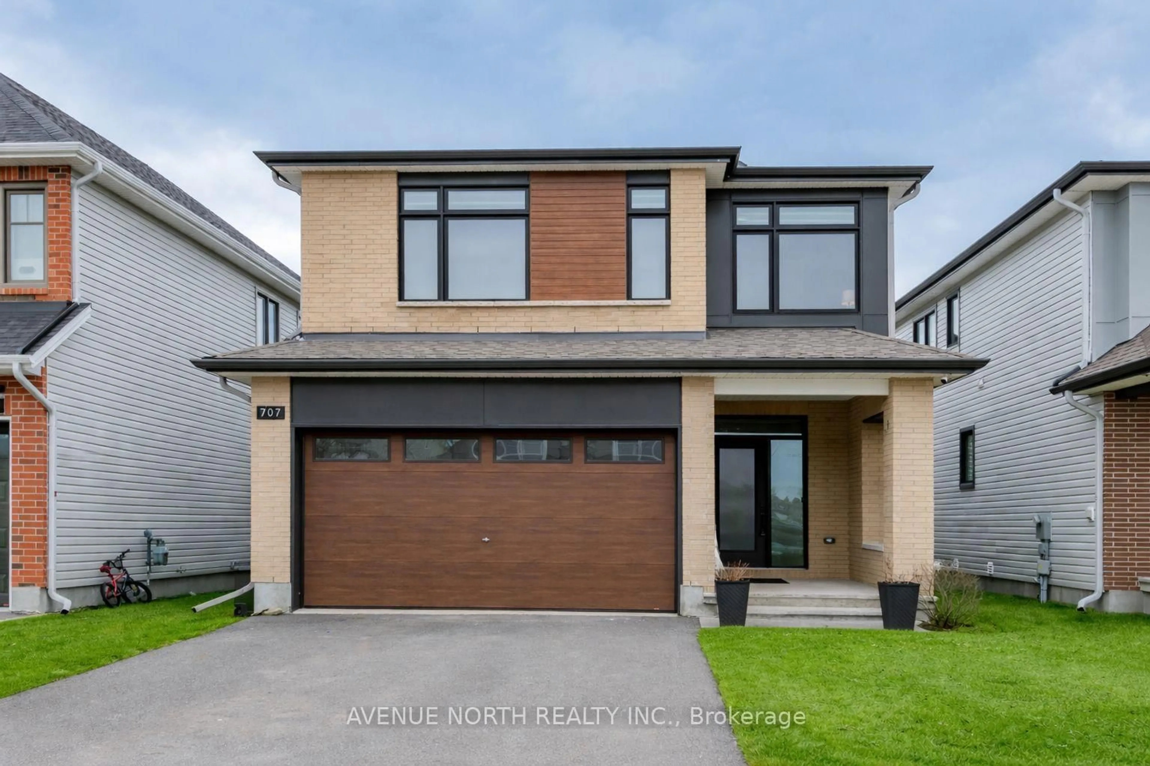 Home with brick exterior material, street for 707 Moonflower Cres, Ottawa Ontario K1T 0X8