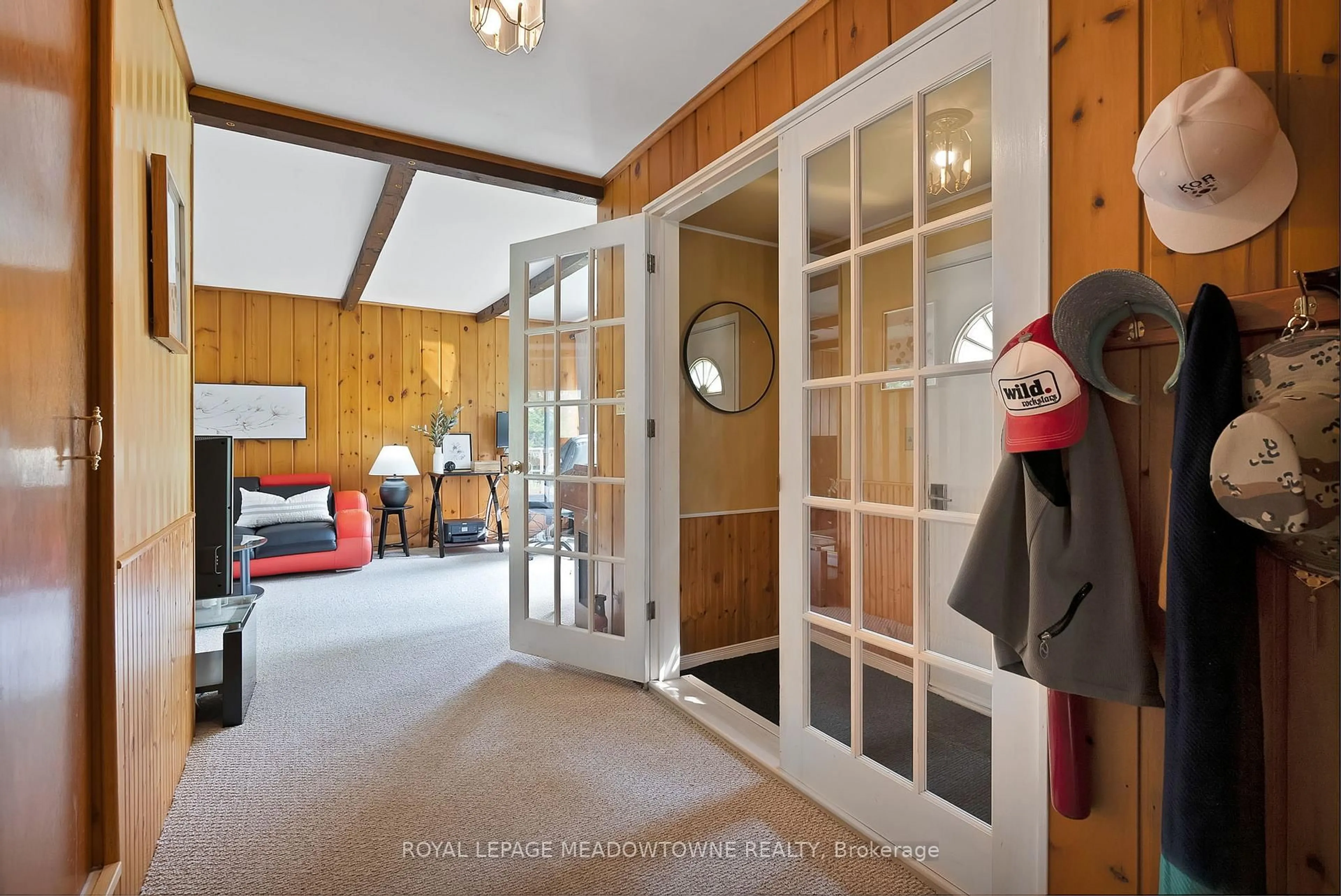 Indoor foyer for 46 Hawke Dr, Kawartha Lakes Ontario K0L 2W0