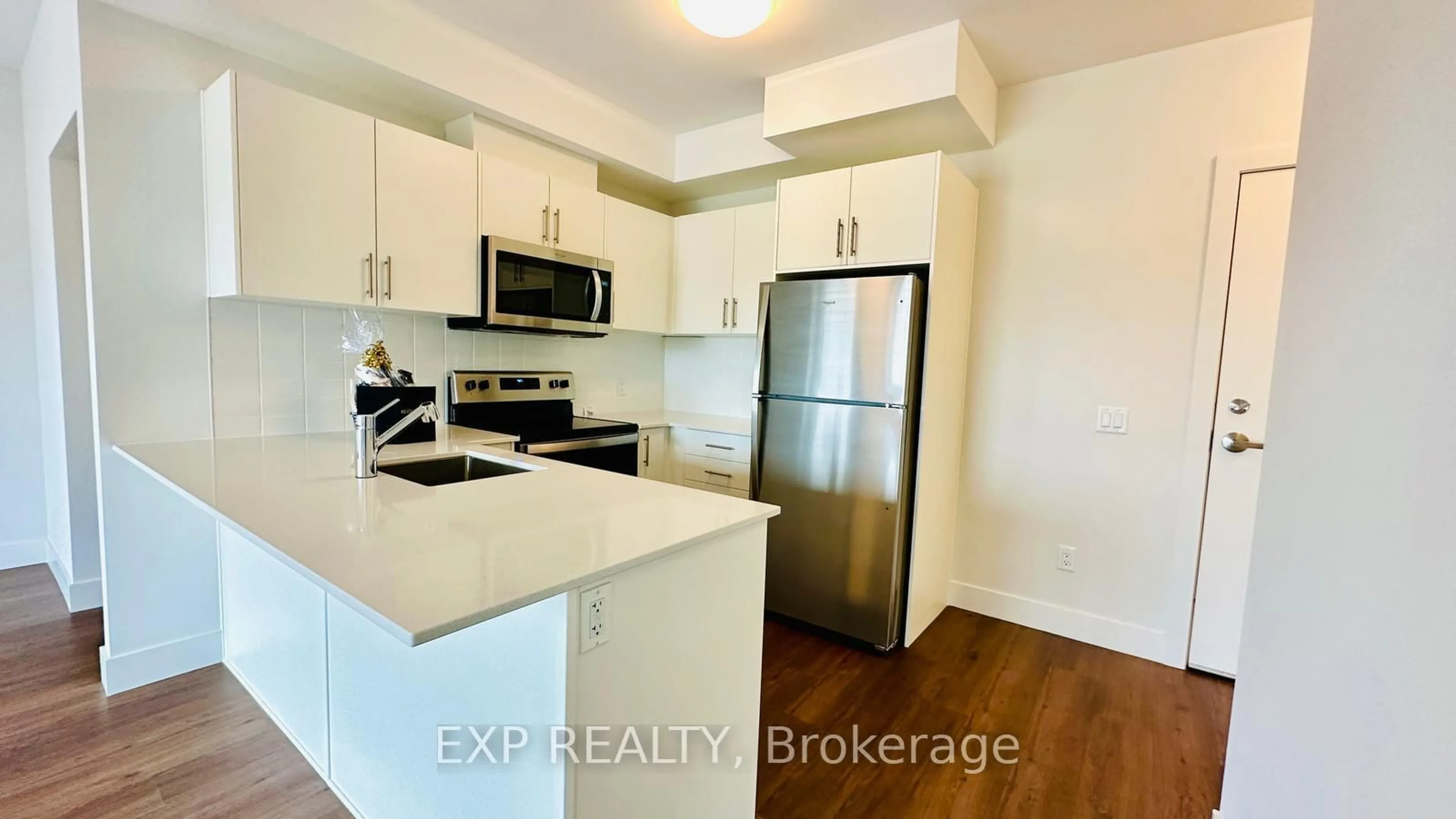 Standard kitchen, unknown for 1000 Lackner Pl #611, Kitchener Ontario N2A 0L4