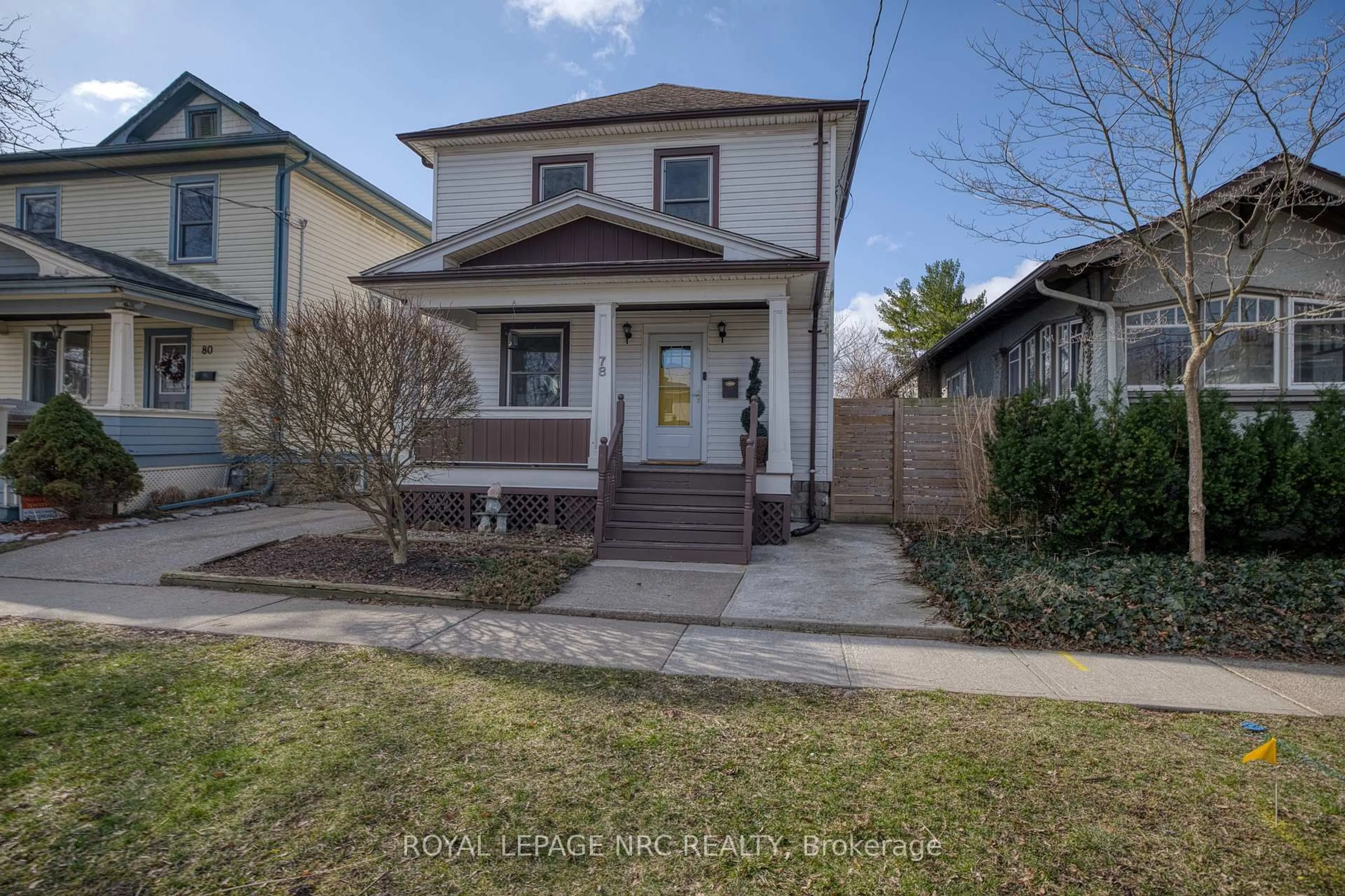 A pic from outside/outdoor area/front of a property/back of a property/a pic from drone, street for 78 RUSSELL Ave, St. Catharines Ontario L2R 1V7