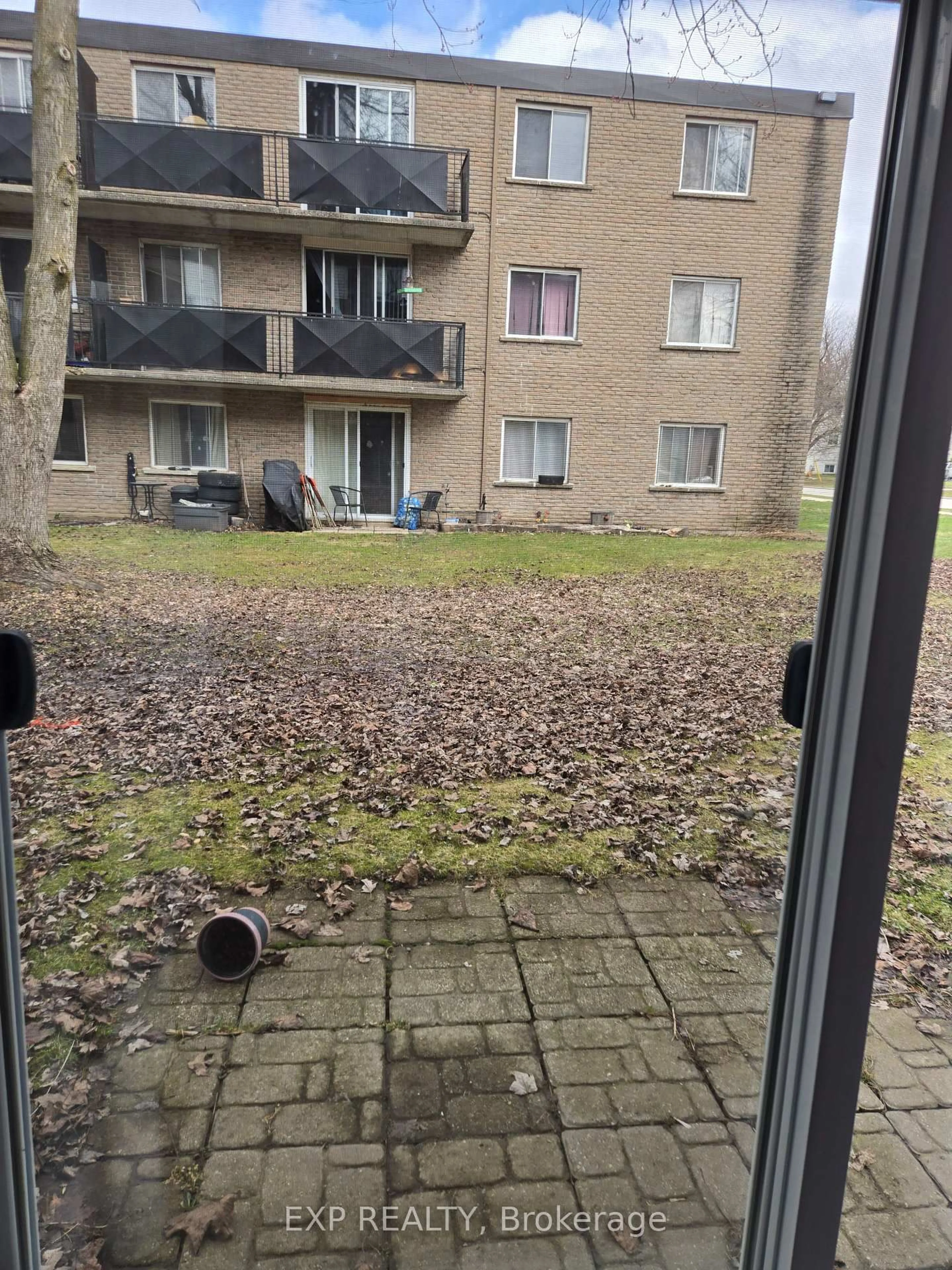 Unknown for 633 Barber Ave #1, North Perth Ontario N4W 1S4