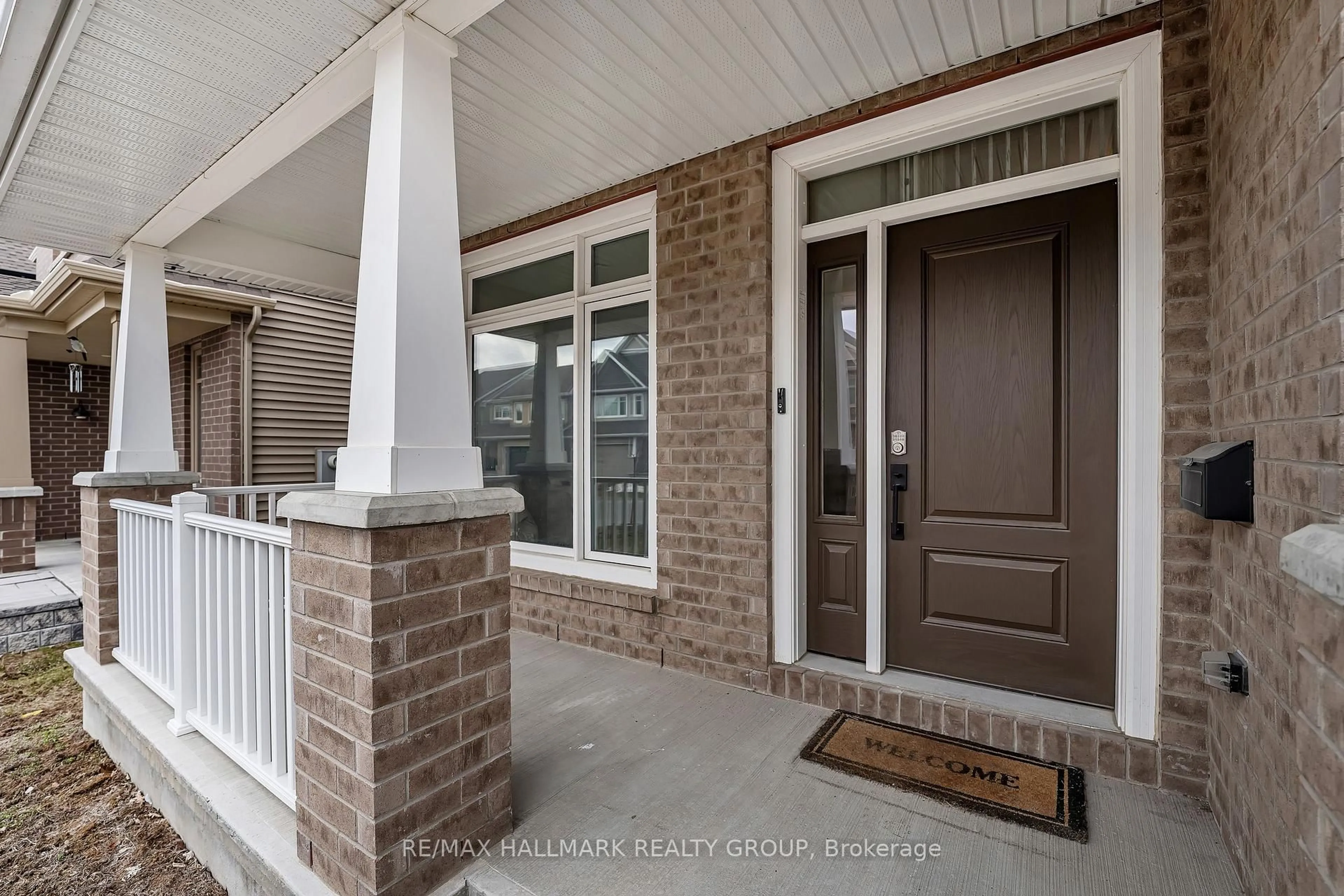 Indoor entryway for 210 Trollius Way, Ottawa Ontario K1T 0R7