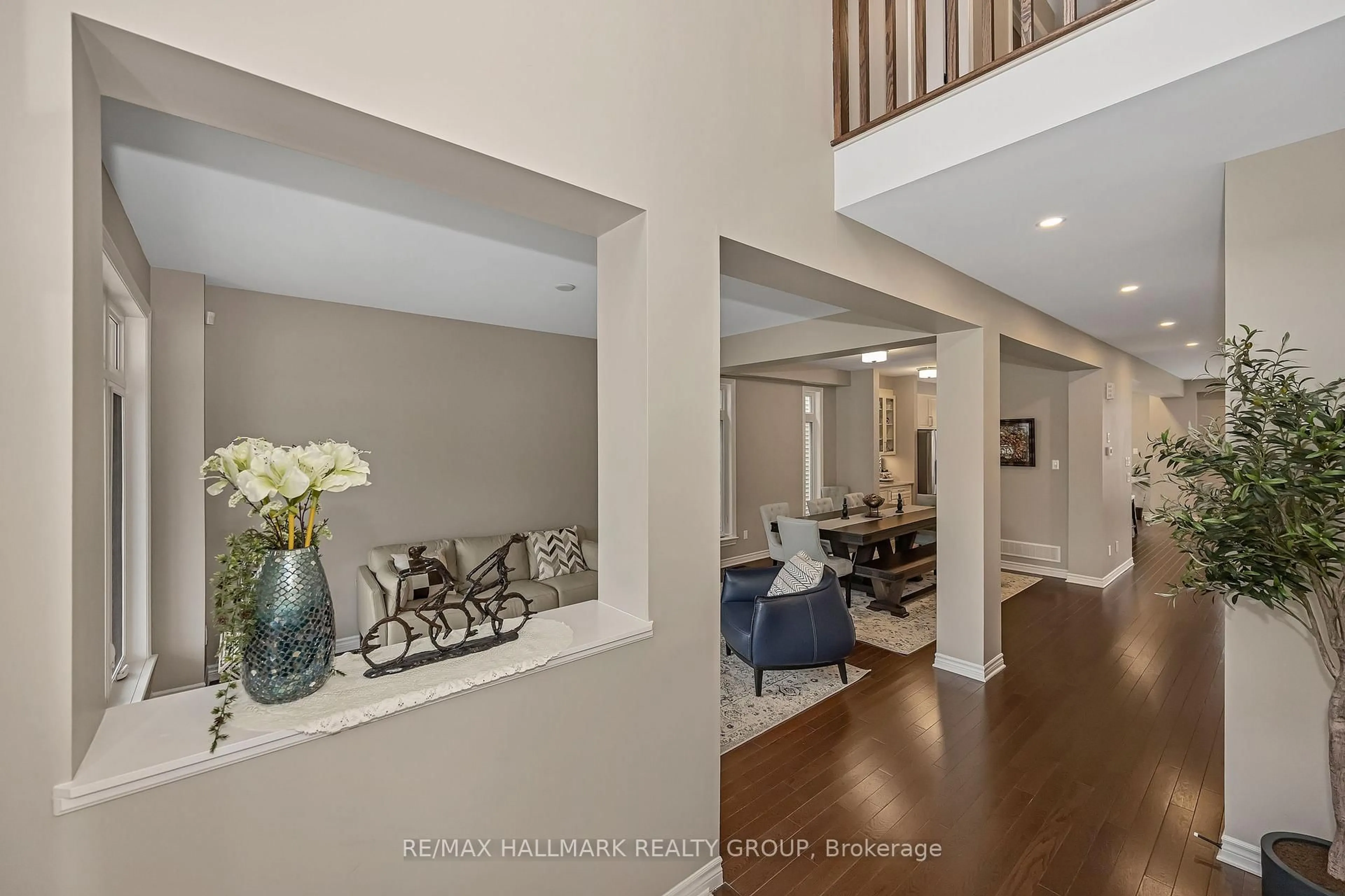 Indoor entryway for 210 Trollius Way, Ottawa Ontario K1T 0R7