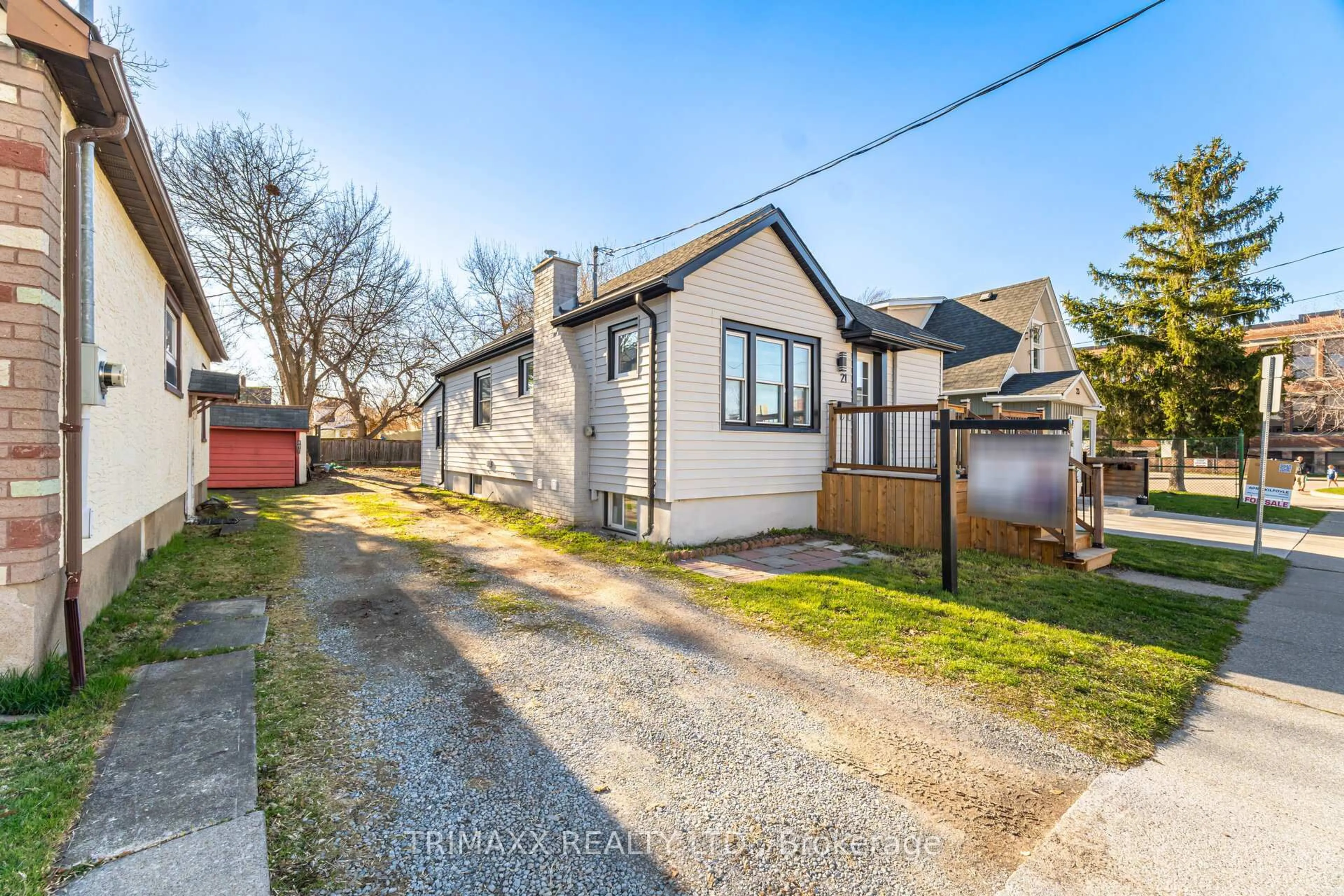 A pic from outside/outdoor area/front of a property/back of a property/a pic from drone, street for 21 Prince St, St. Catharines Ontario L2R 3X6