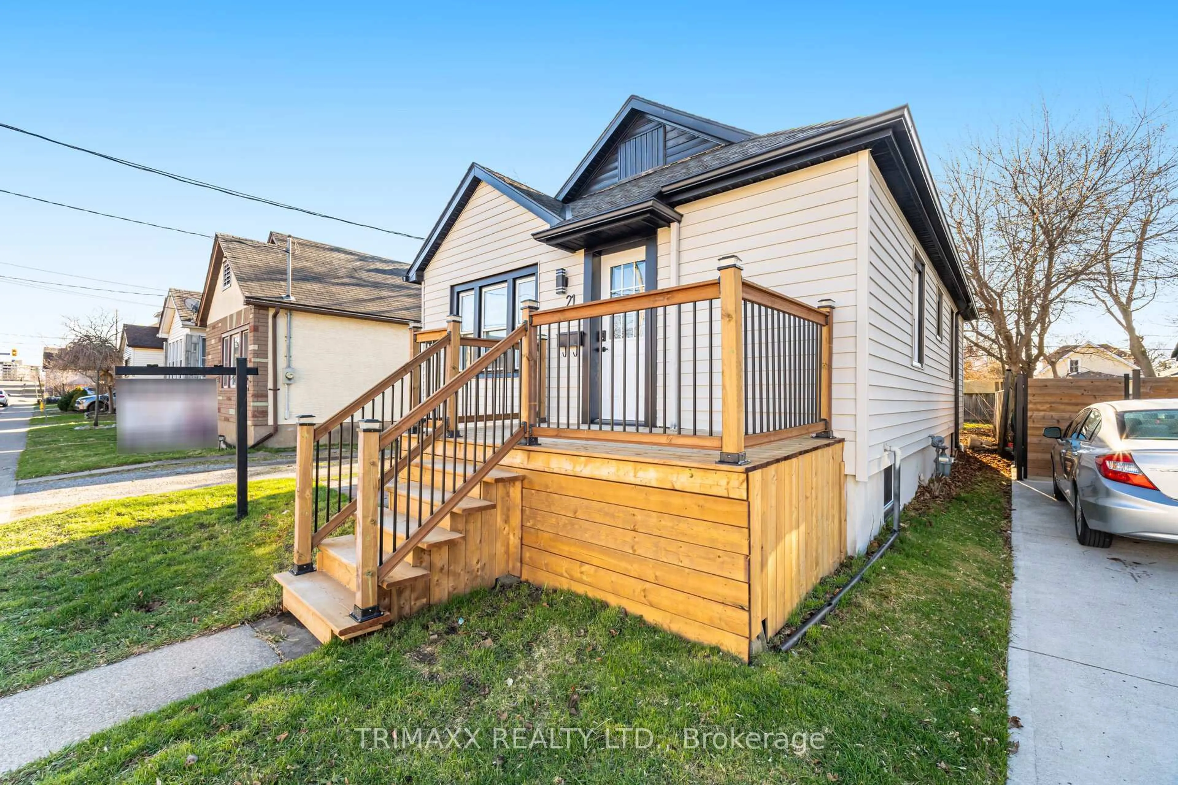 A pic from outside/outdoor area/front of a property/back of a property/a pic from drone, street for 21 Prince St, St. Catharines Ontario L2R 3X6