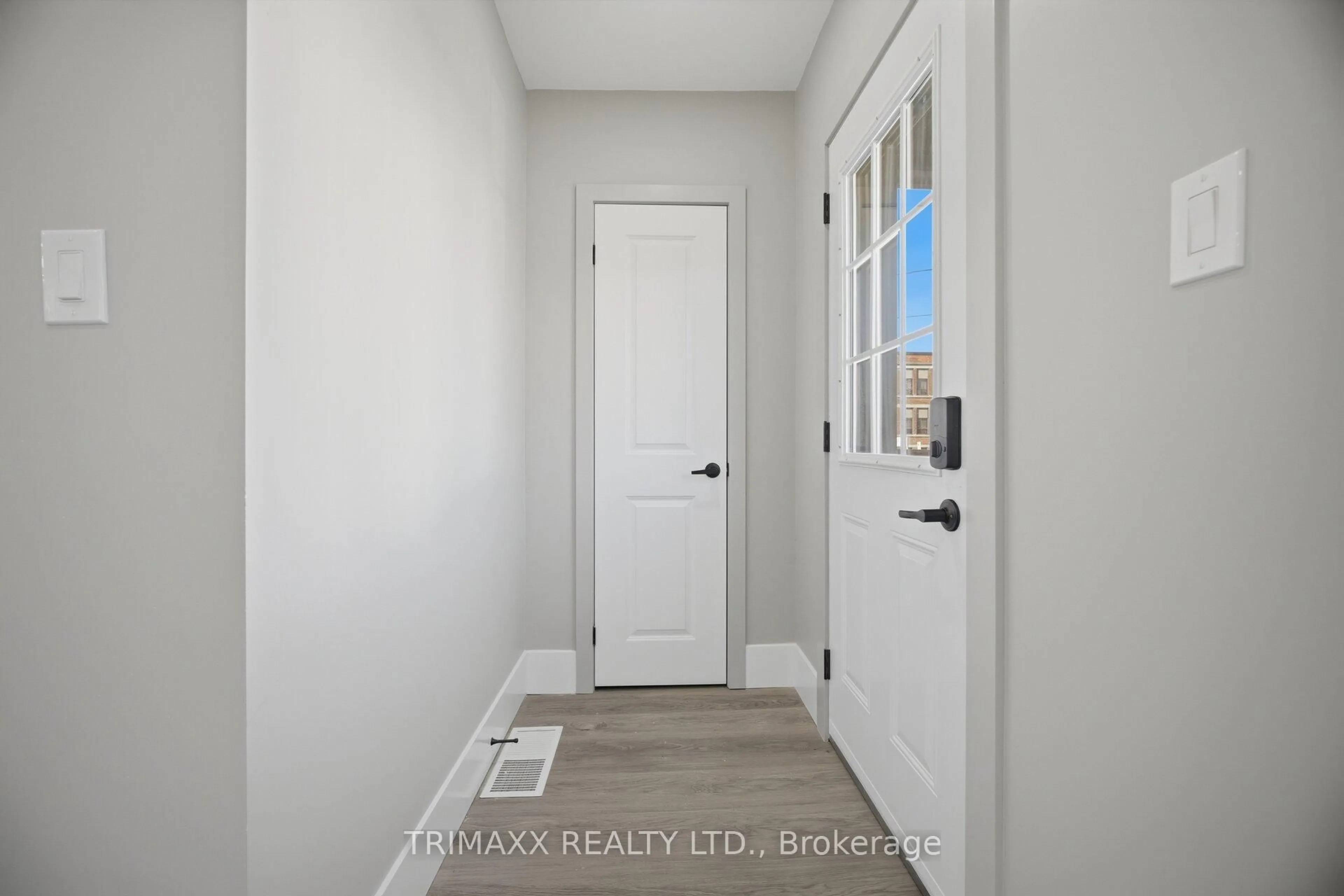 Indoor entryway for 21 Prince St, St. Catharines Ontario L2R 3X6