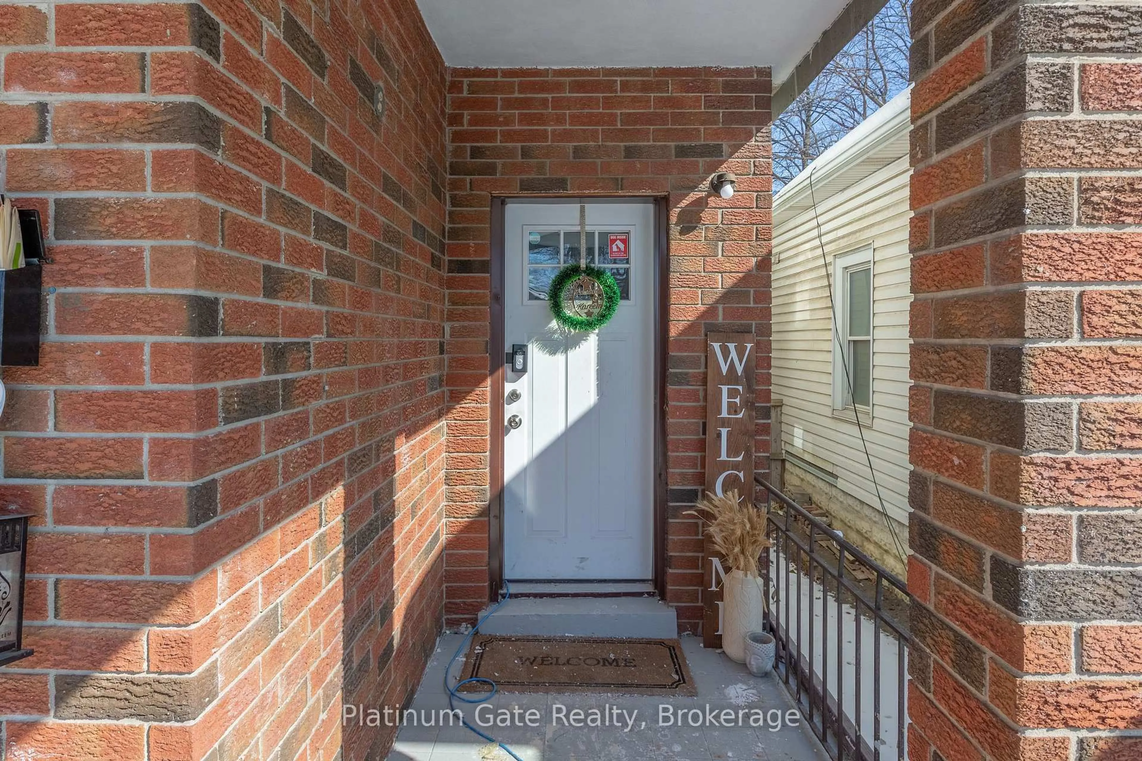 Indoor entryway for 1036-40 Gladstone Ave, Windsor Ontario N9A 2R8