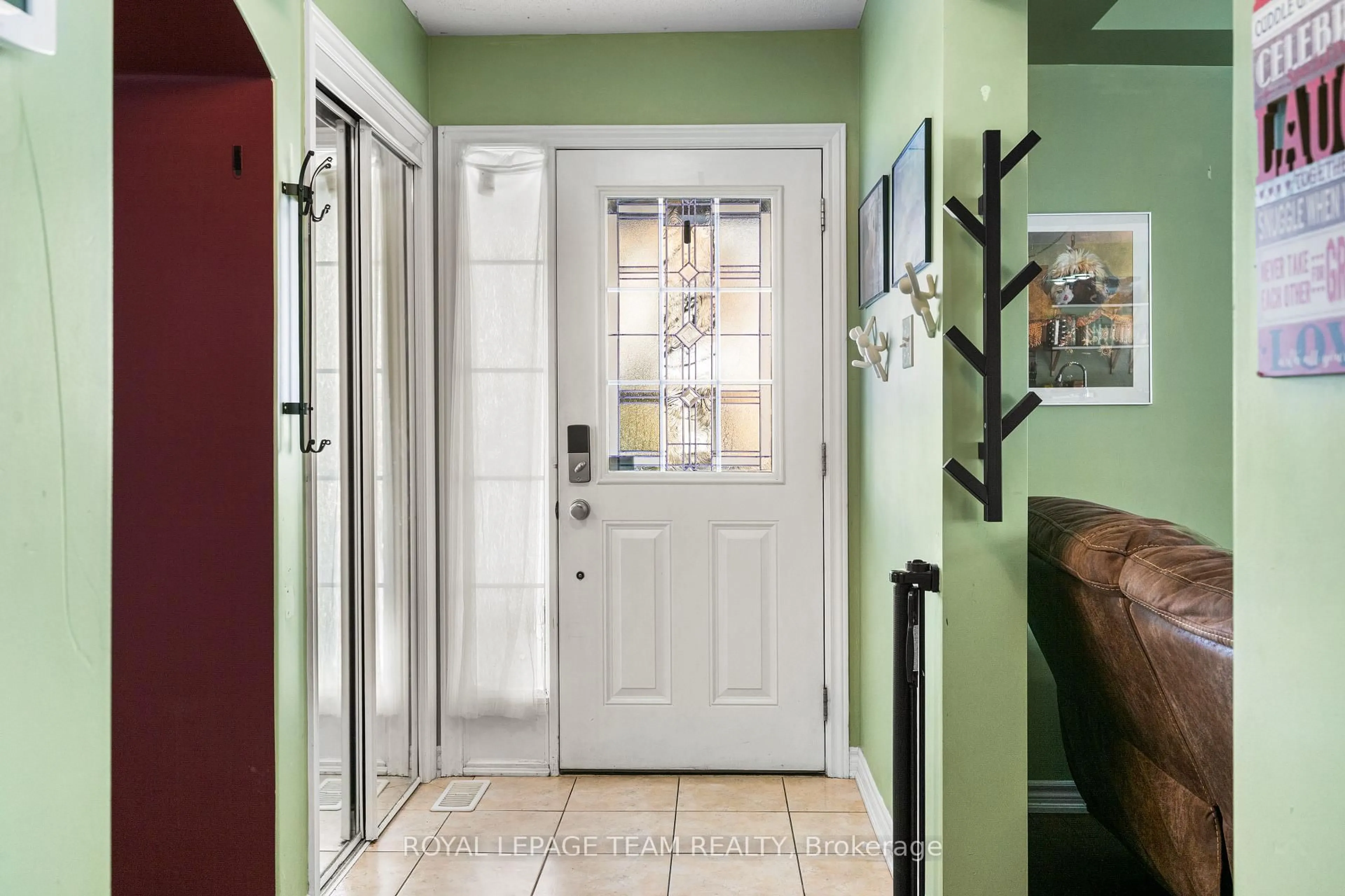 Indoor entryway for 3022 Freshwater Way, Ottawa Ontario K2J 3V5