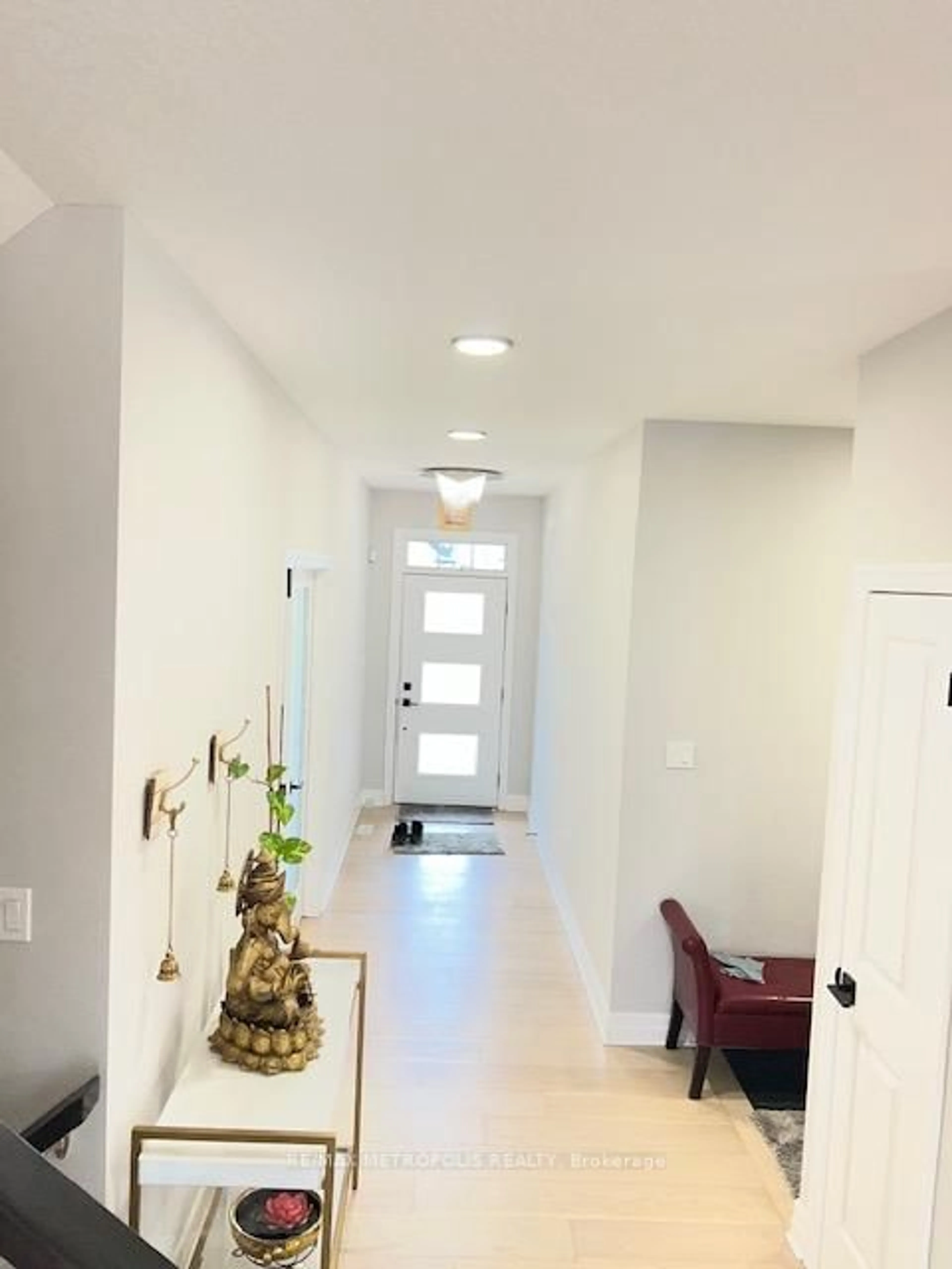 Indoor entryway for 1017 Riverbend Rd, London South Ontario N6K 0J1