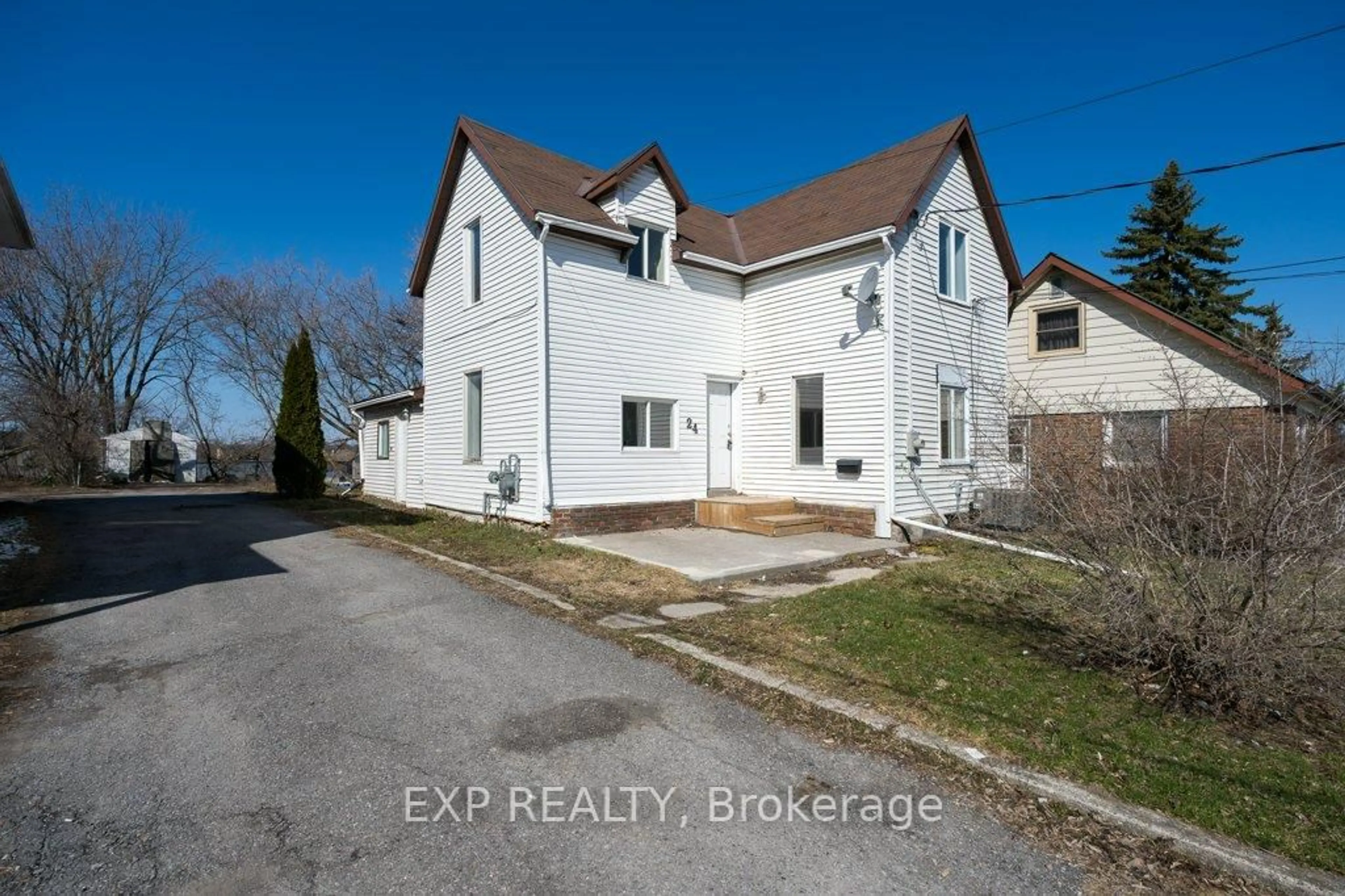 A pic from outside/outdoor area/front of a property/back of a property/a pic from drone, street for 24 Albion St, Belleville Ontario K8N 3R8