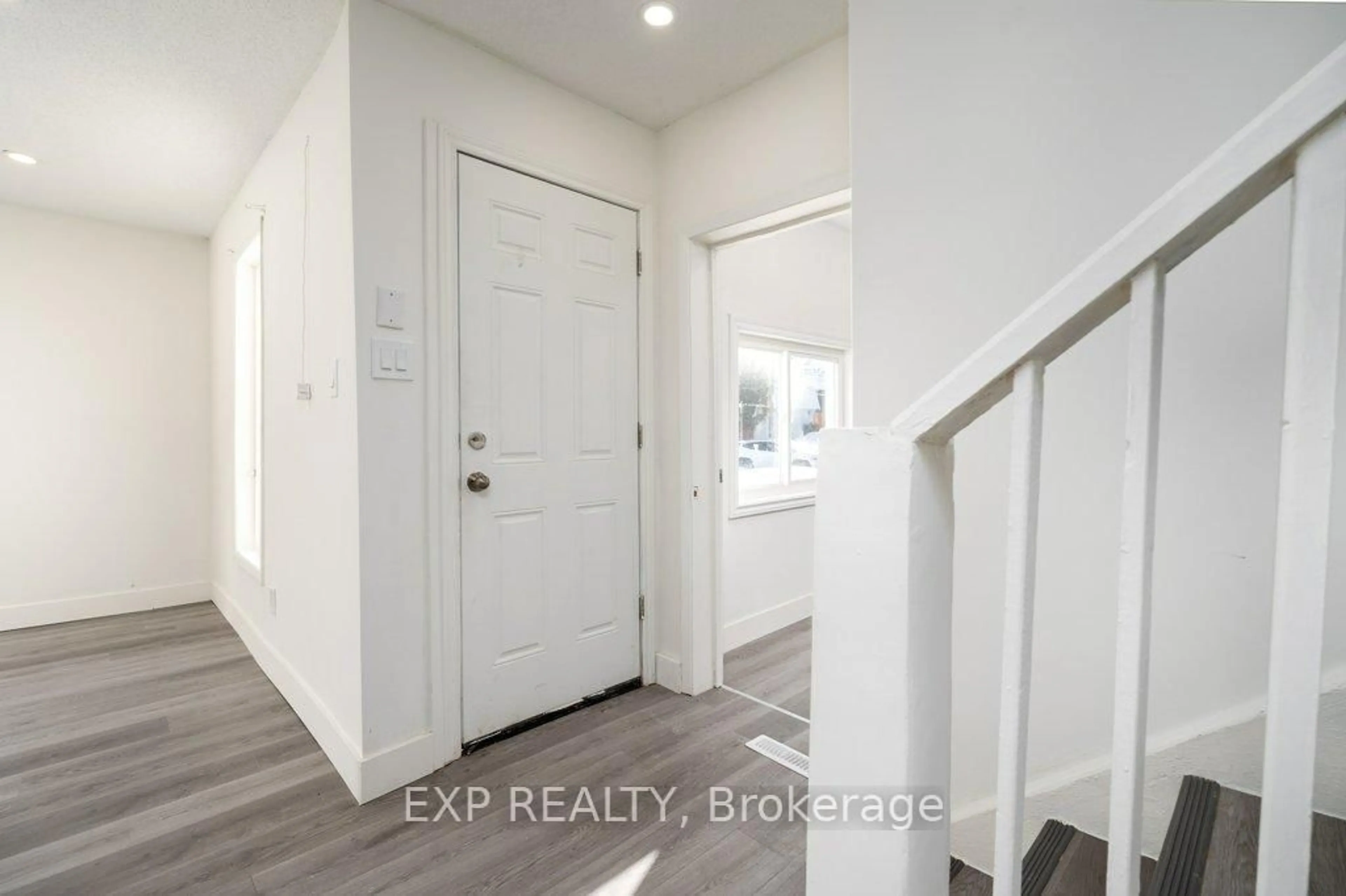 Indoor entryway for 24 Albion St, Belleville Ontario K8N 3R8