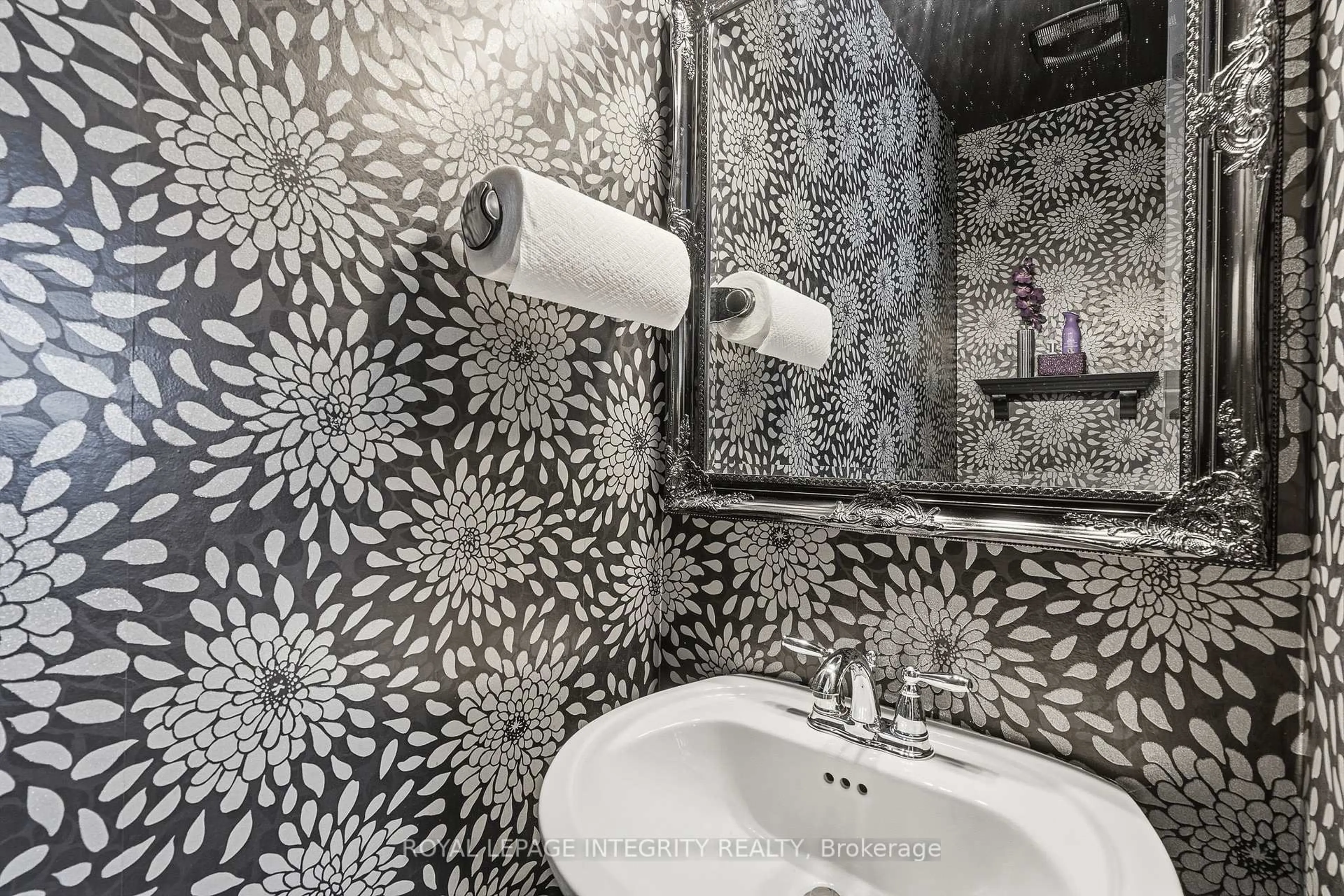 Standard bathroom, ceramic/tile floor for 109 Soleil Ave, Ottawa Ontario K4A 0V8