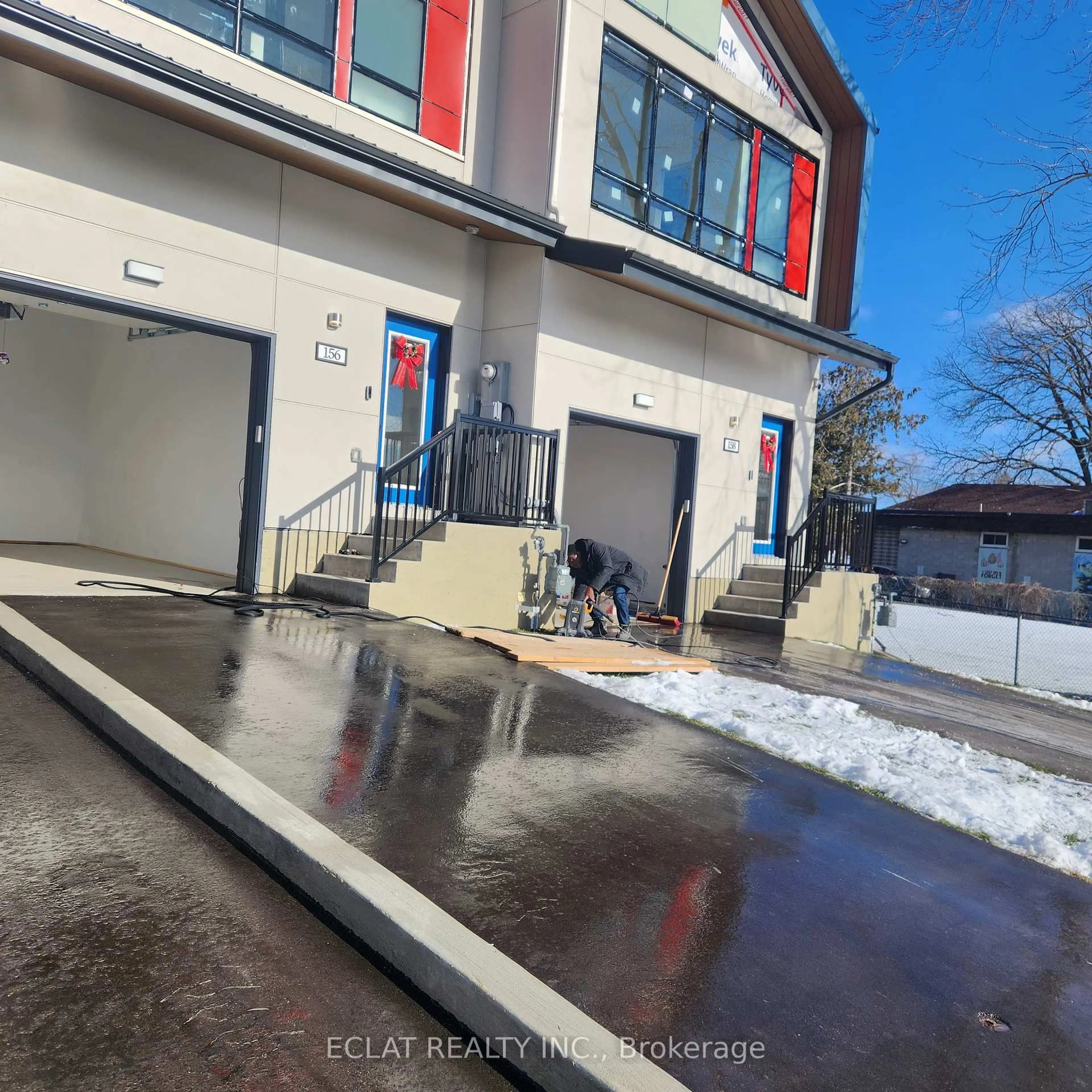A pic from outside/outdoor area/front of a property/back of a property/a pic from drone, street for 156 Mill St, West Lincoln Ontario L0R 2A0