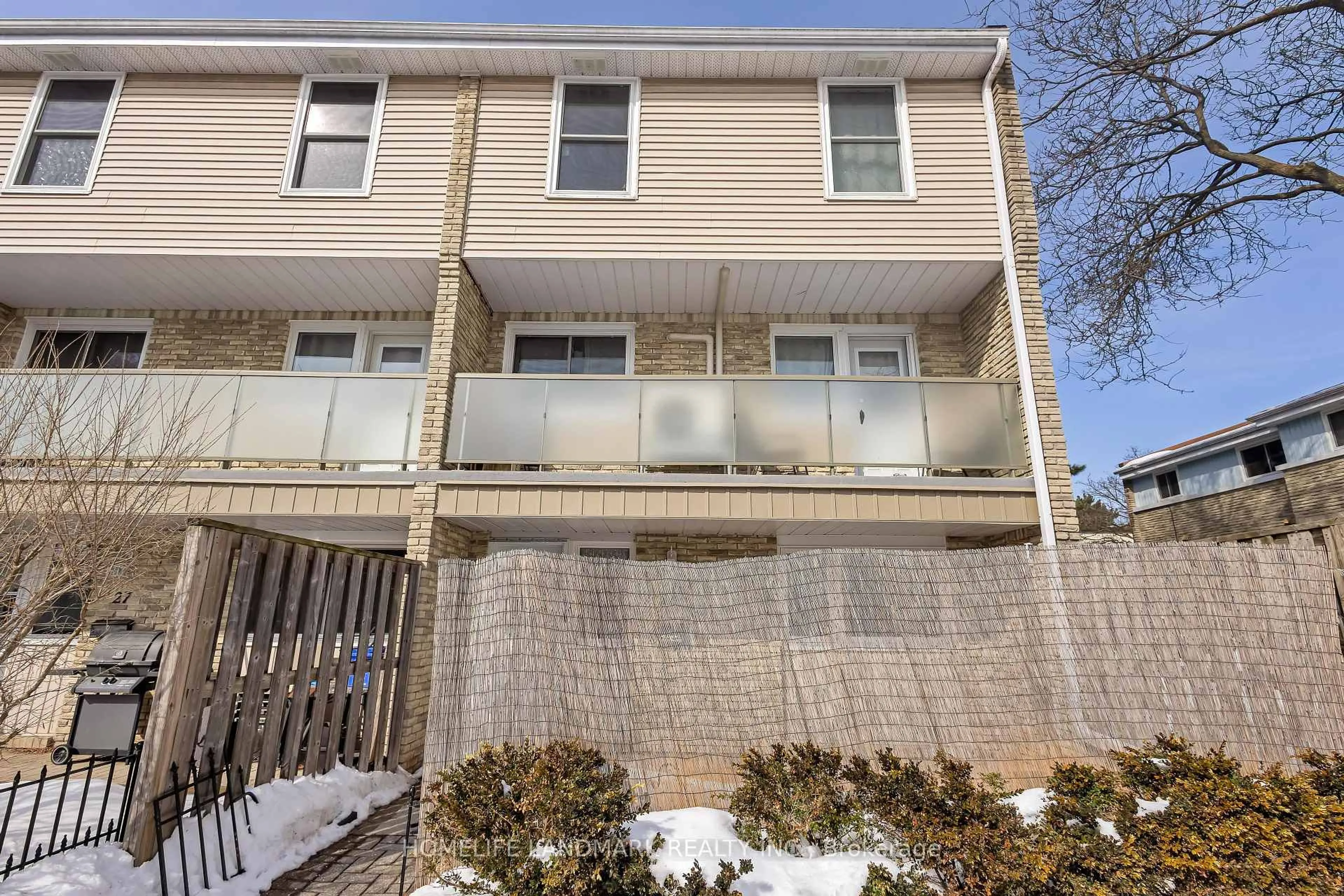 Patio, unknown for 35 BRECKENRIDGE Dr #28, Kitchener Ontario N2B 3H5