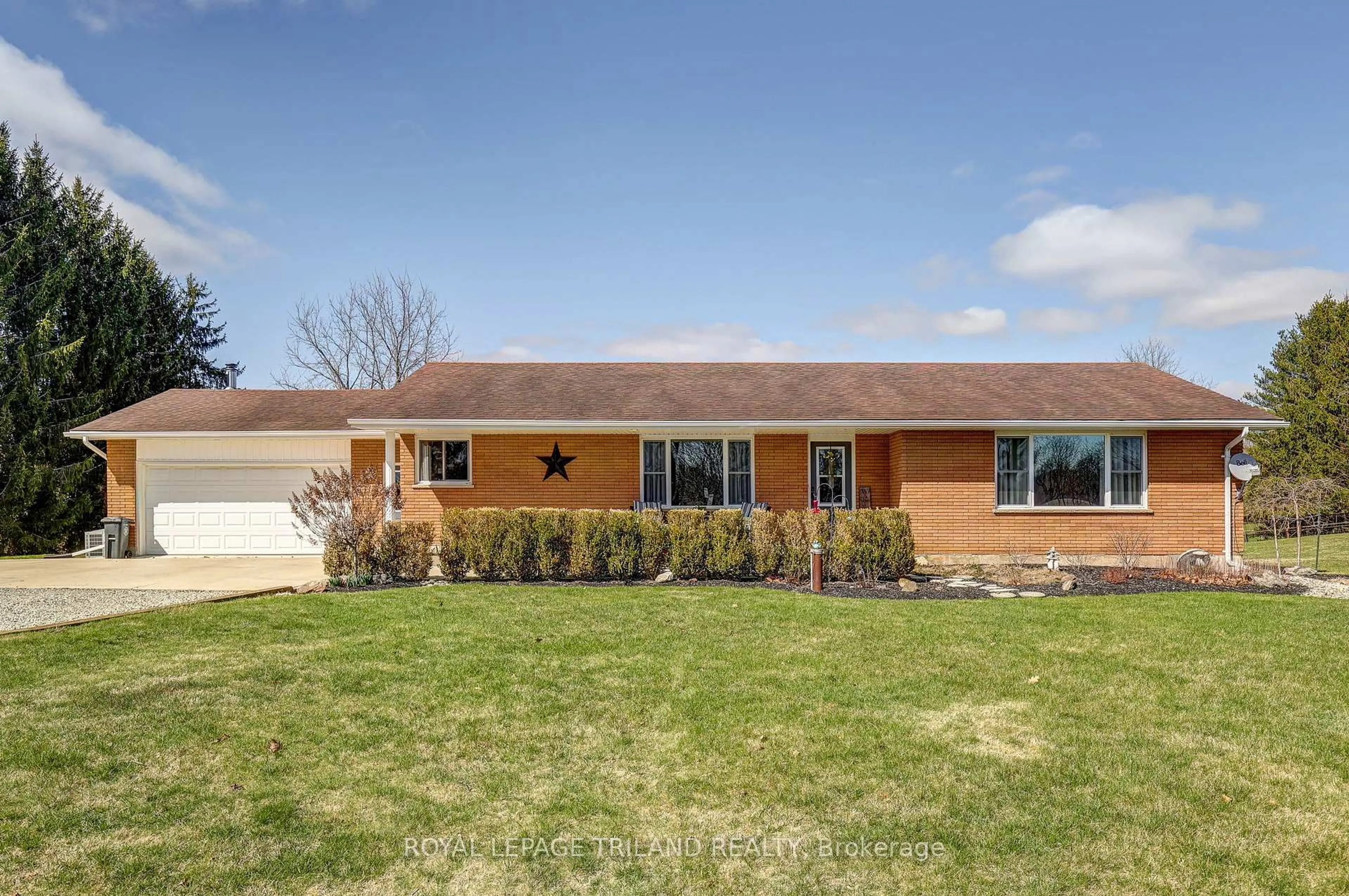 Home with vinyl exterior material, unknown for 46930 Sparta Line, Central Elgin Ontario N0L 2H0