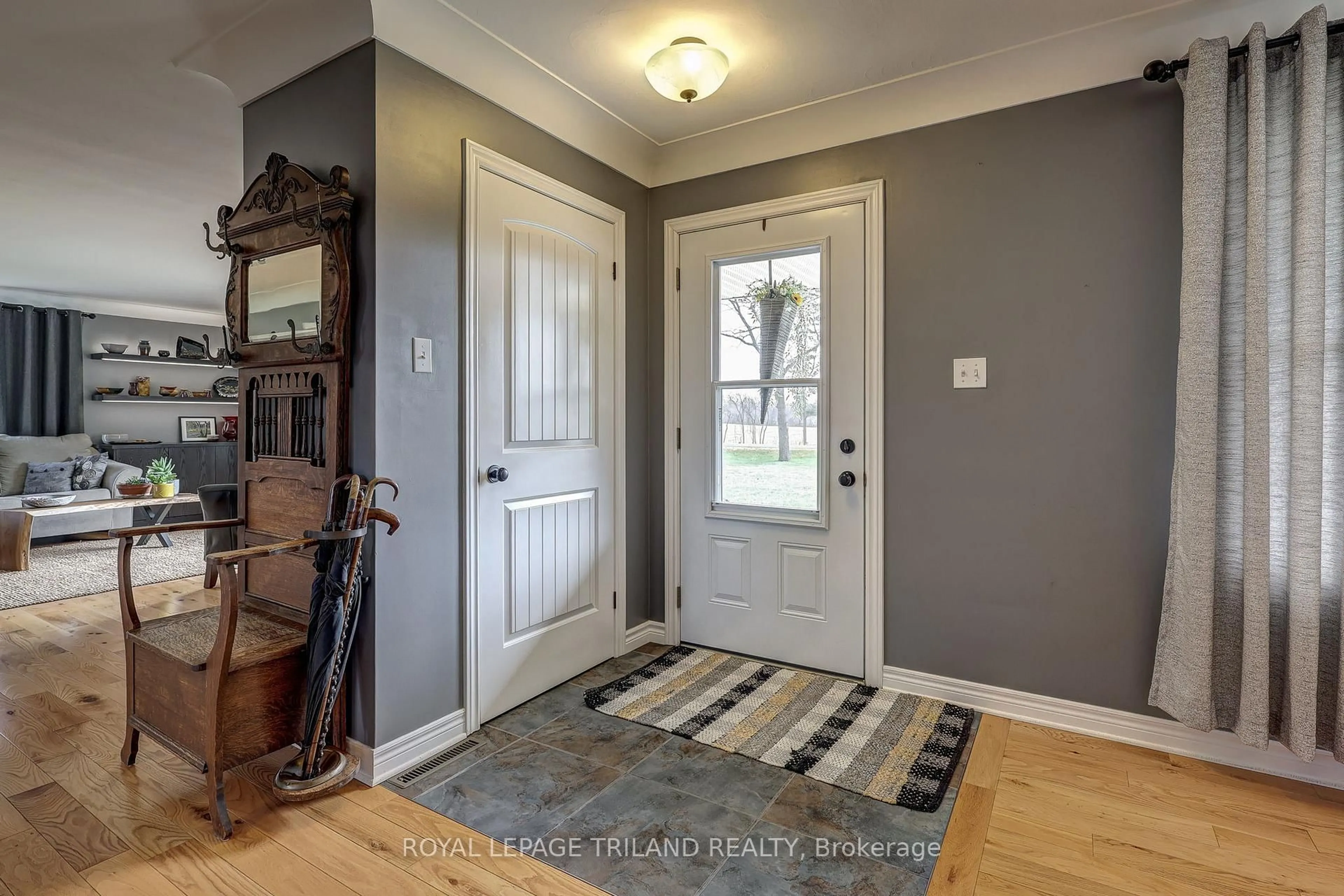 Indoor entryway for 46930 Sparta Line, Central Elgin Ontario N0L 2H0