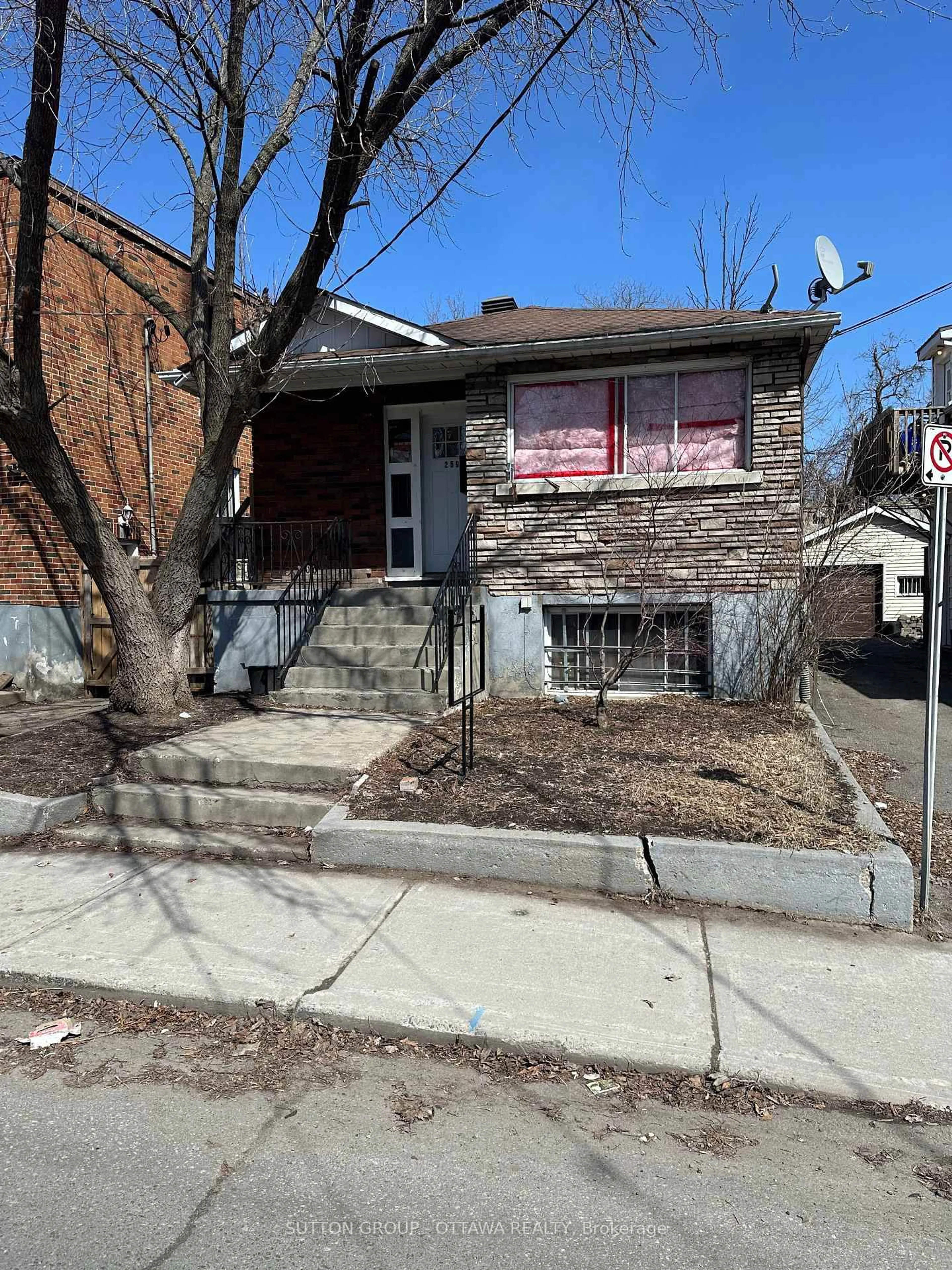 Home with brick exterior material, street for 259 Granville St, Ottawa Ontario K1L 6Z3