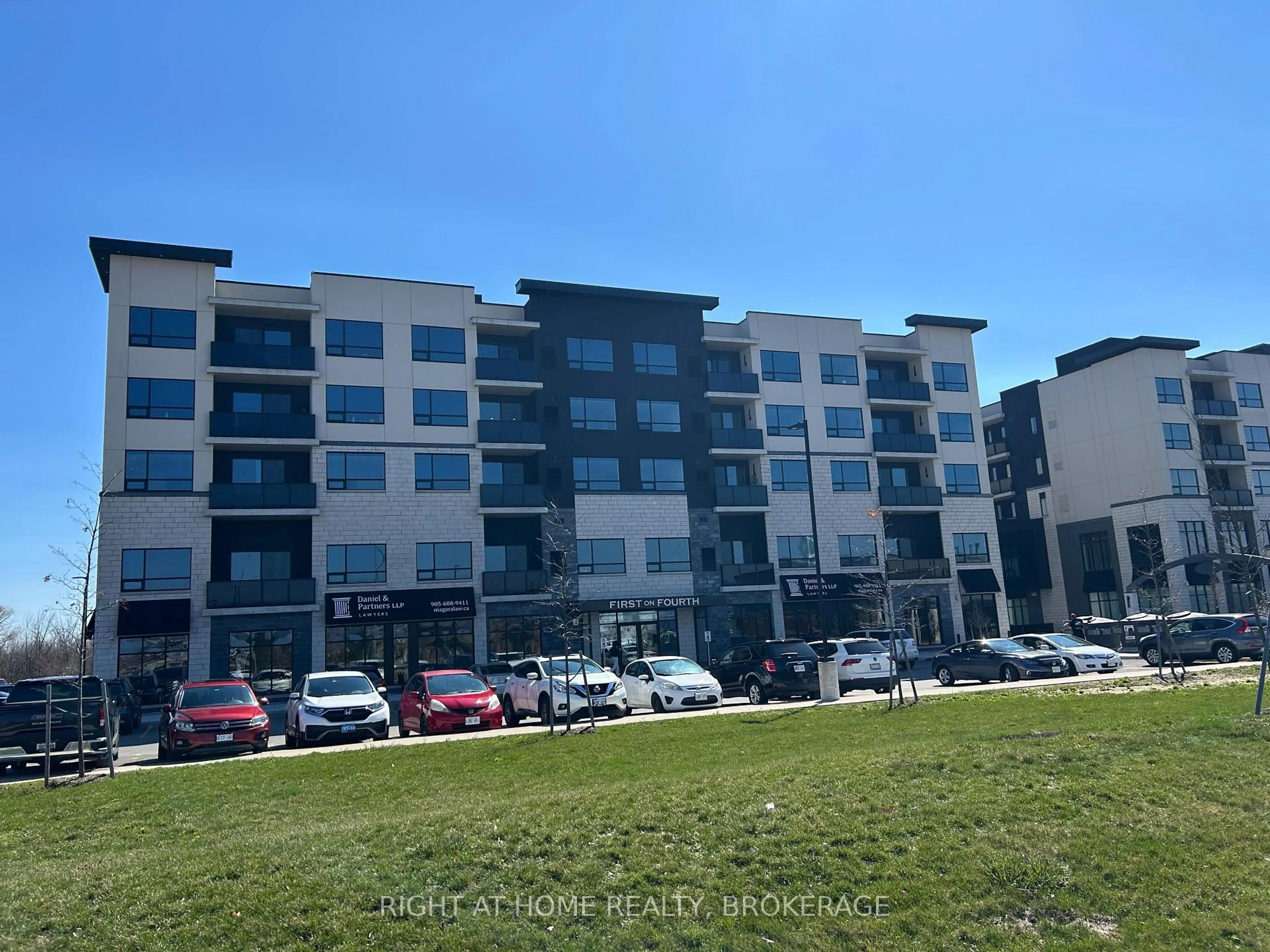 A pic from outside/outdoor area/front of a property/back of a property/a pic from drone, unknown for 300B FOURTH Ave #309, St. Catharines Ontario L2S 0E6