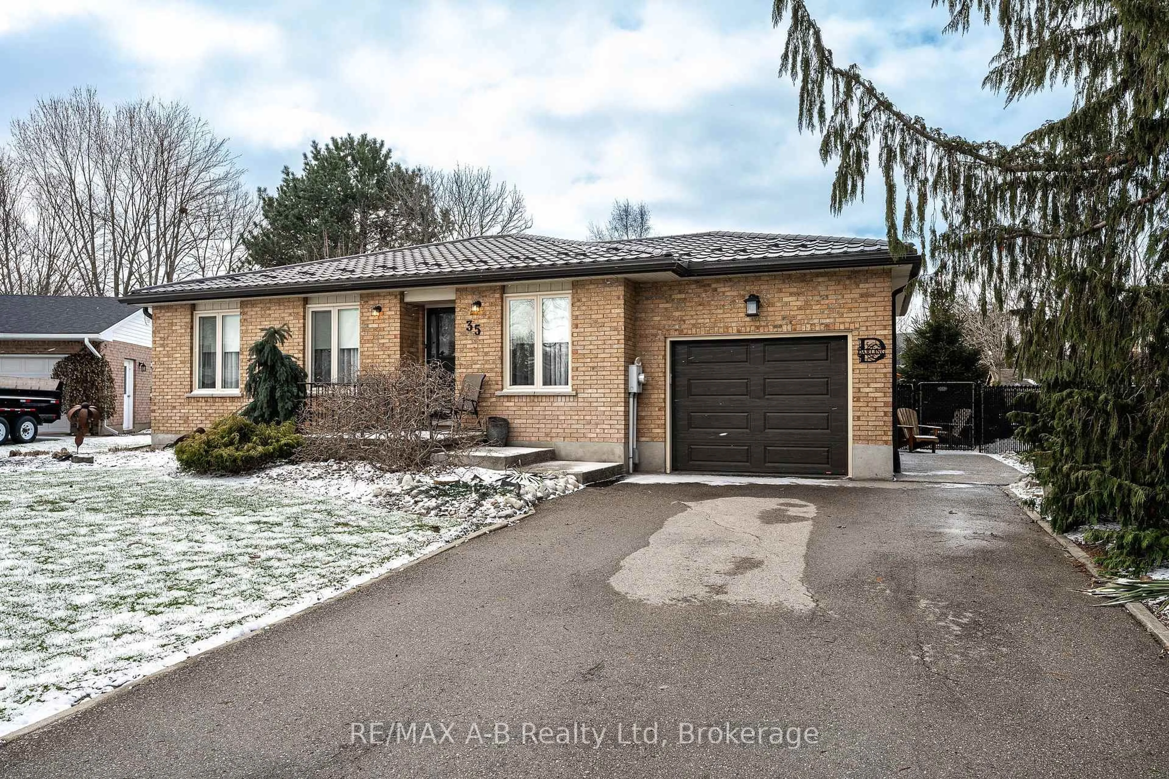 Home with brick exterior material, street for 35 Sparling Cres, St. Marys Ontario N4X 0A6