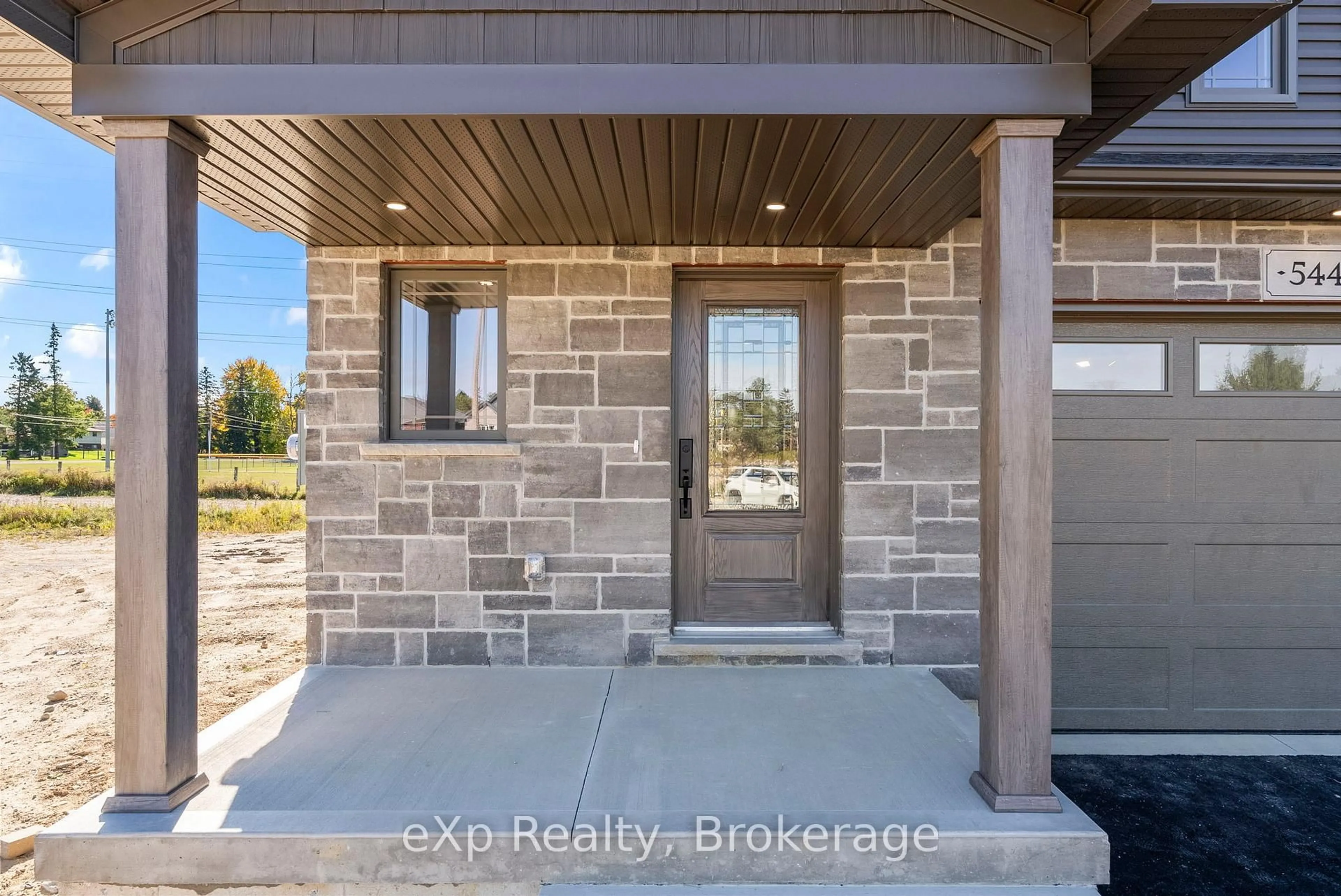 Indoor entryway for 544 Newfoundland St, Wellington North Ontario N0G 2L2
