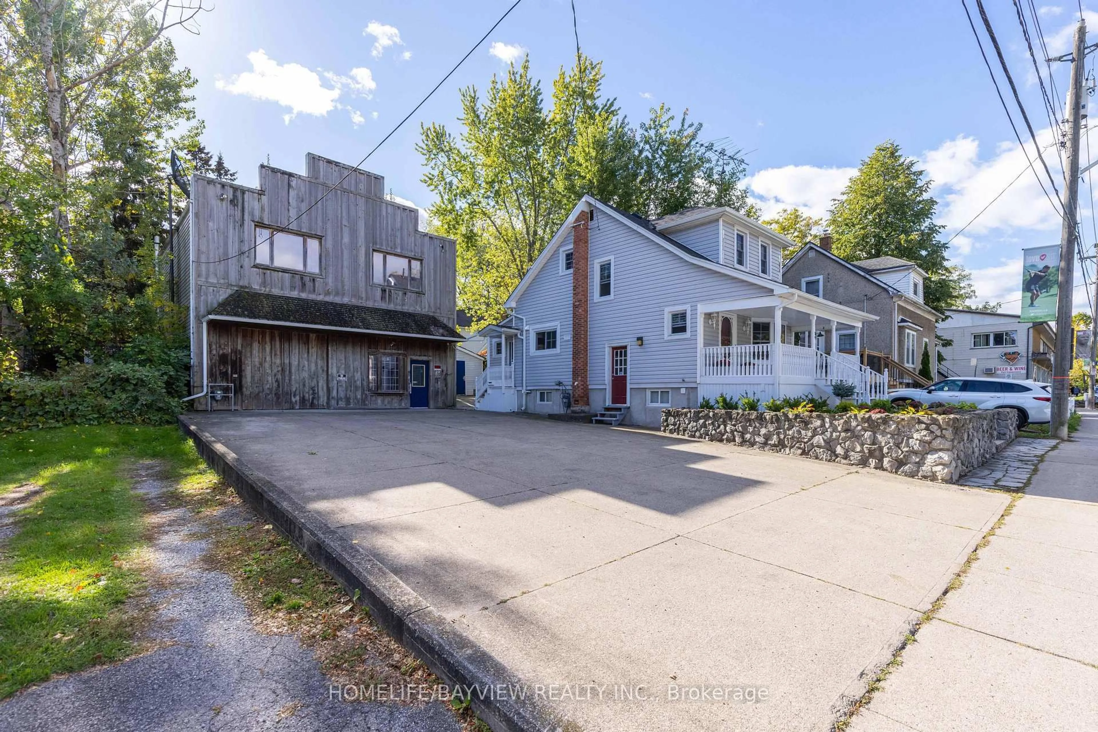 A pic from outside/outdoor area/front of a property/back of a property/a pic from drone, street for 19 Main St, St. Catharines Ontario L2N 4T5
