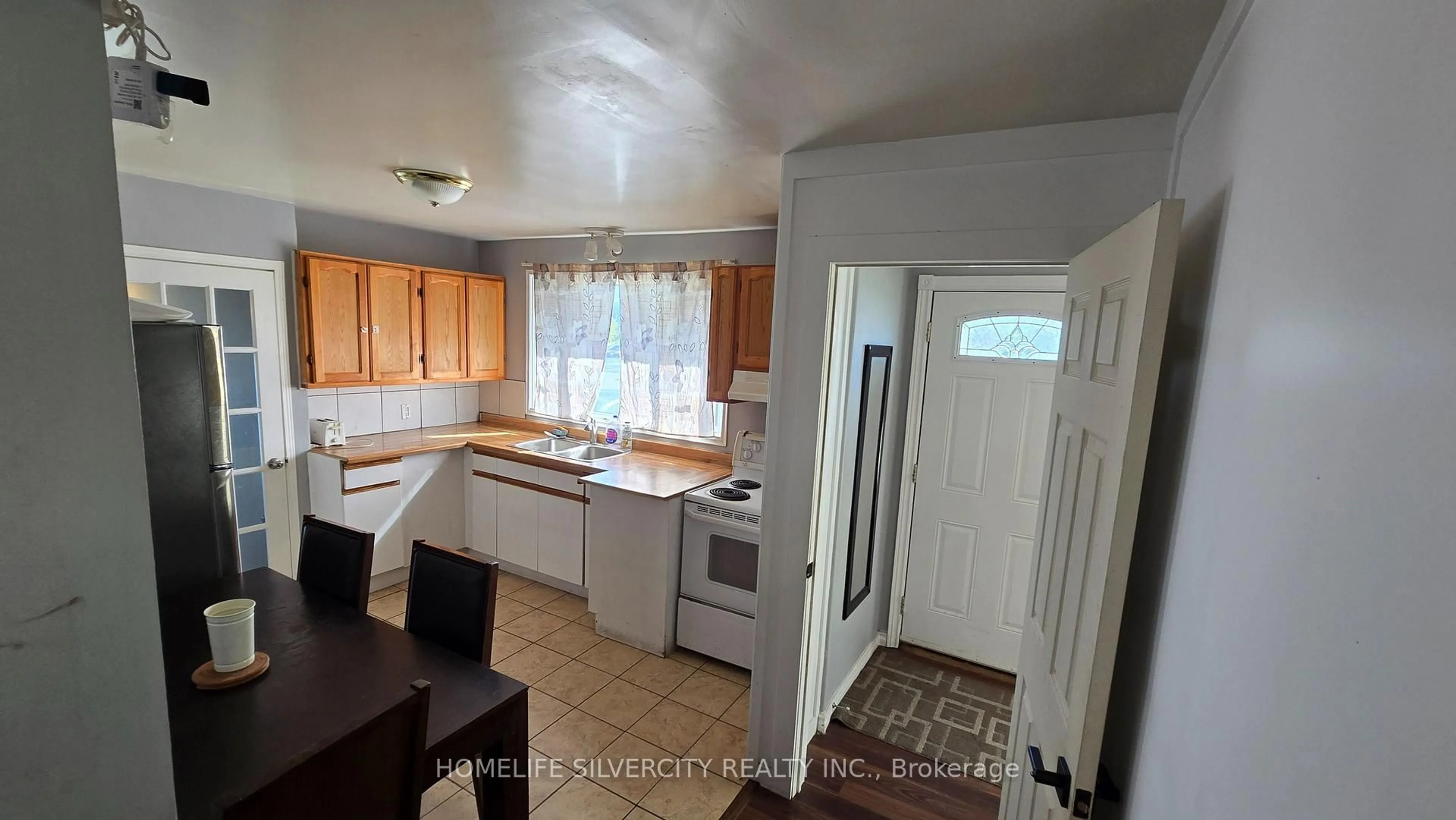 Standard kitchen, unknown for 1774 Trafalgar St, London East Ontario N5W 1X6