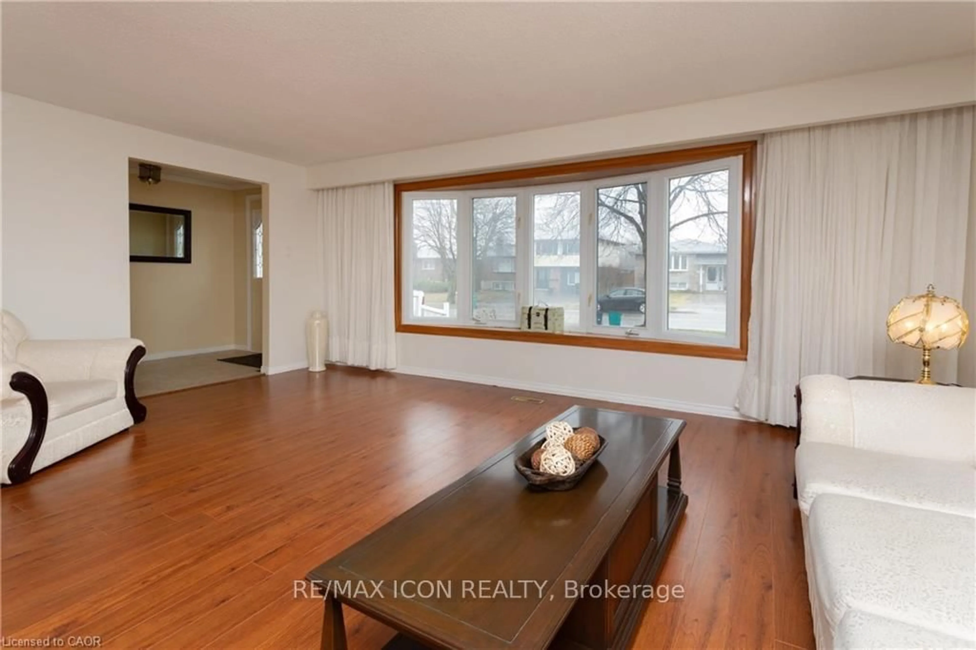 A pic of a room for 227 Hazelglen Dr, Kitchener Ontario N2M 2E6