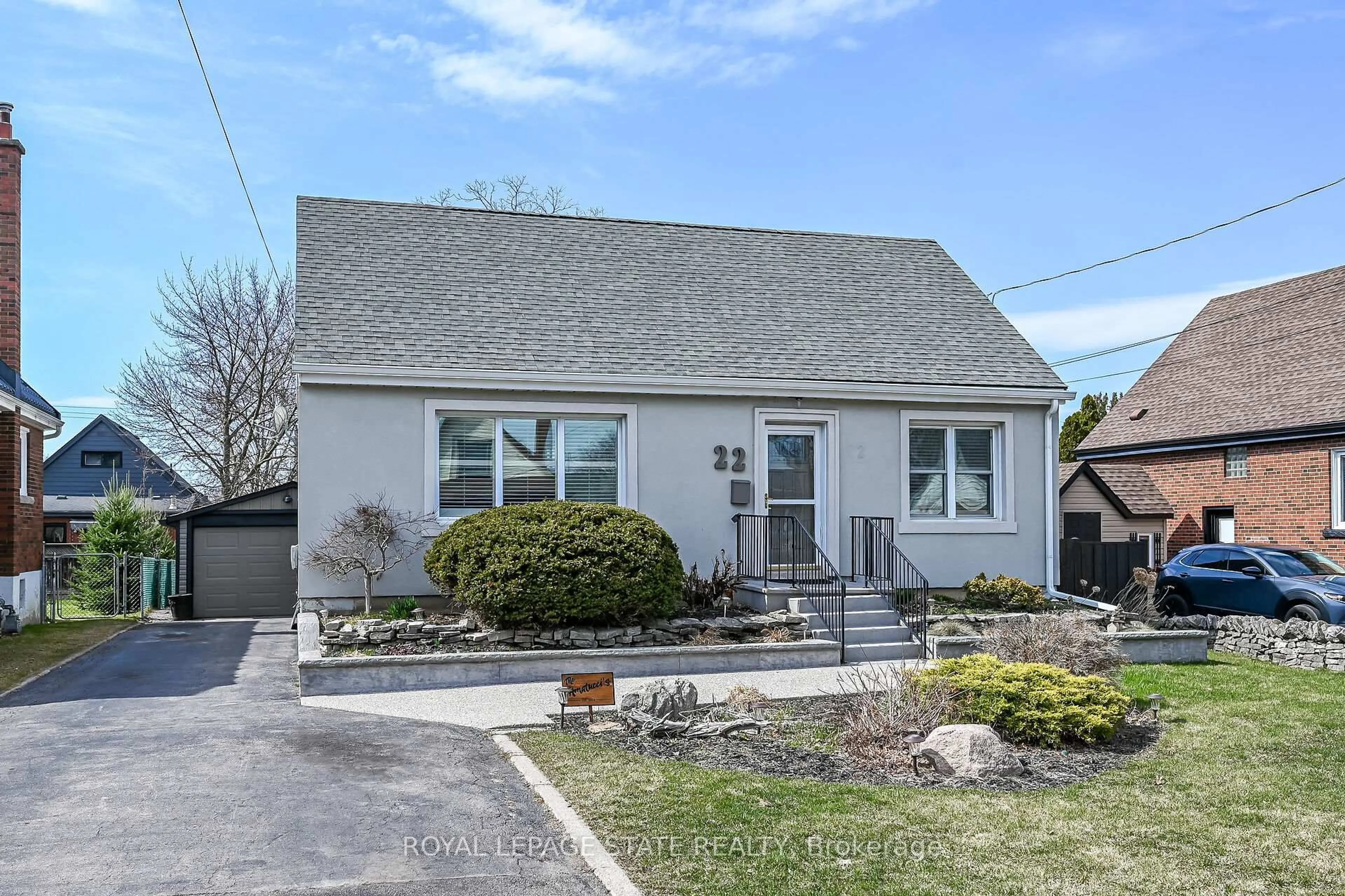 Home with vinyl exterior material, street for 22 Marion Pl, Hamilton Ontario L8G 1R7