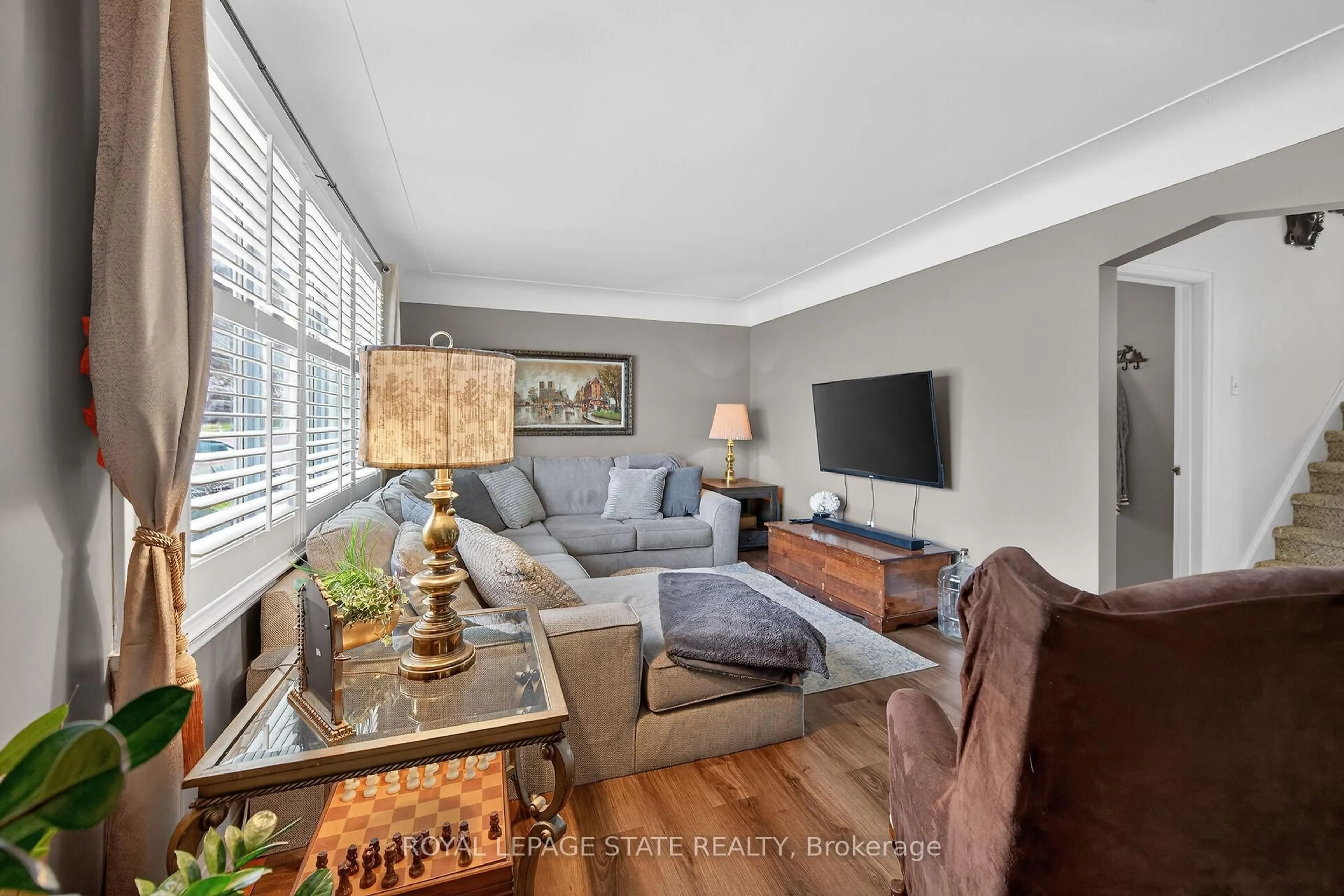 Living room with furniture, unknown for 22 Marion Pl, Hamilton Ontario L8G 1R7