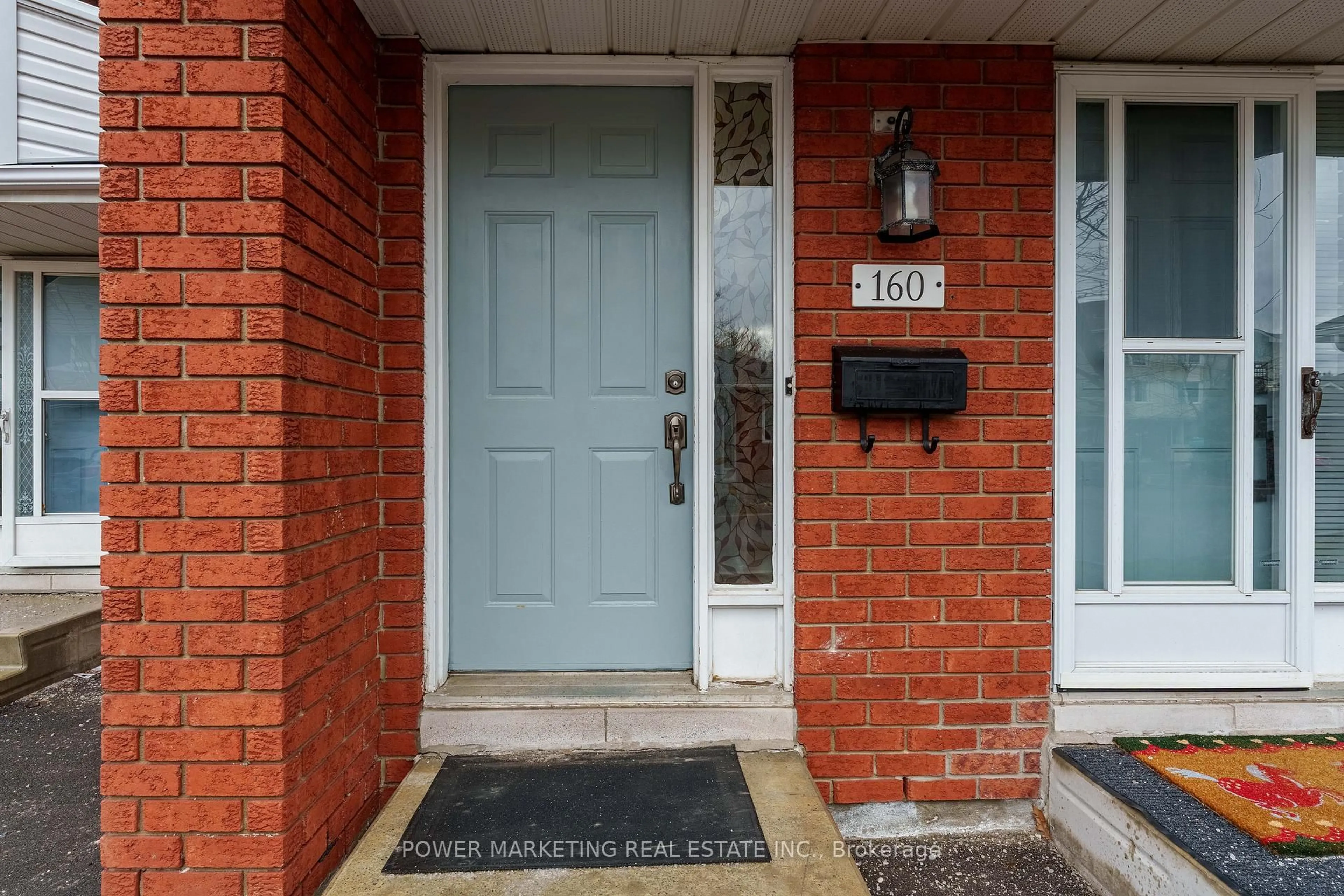 Indoor entryway for 160 RUSHFORD Private, Ottawa Ontario K1T 3C8